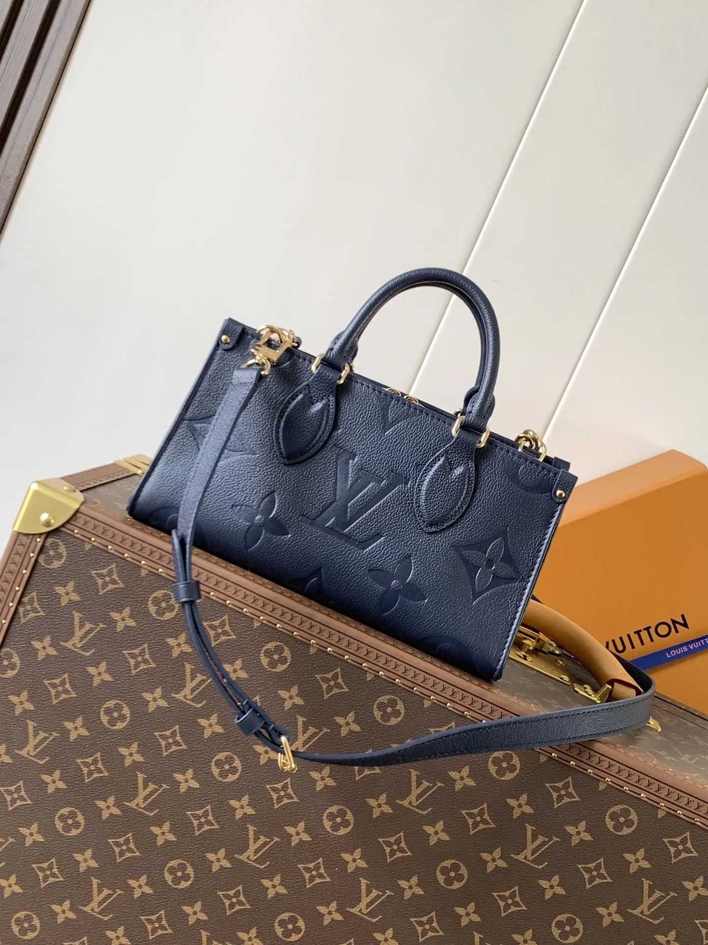 LV 黑色 米白 牛皮 收纳包 旅行收纳款