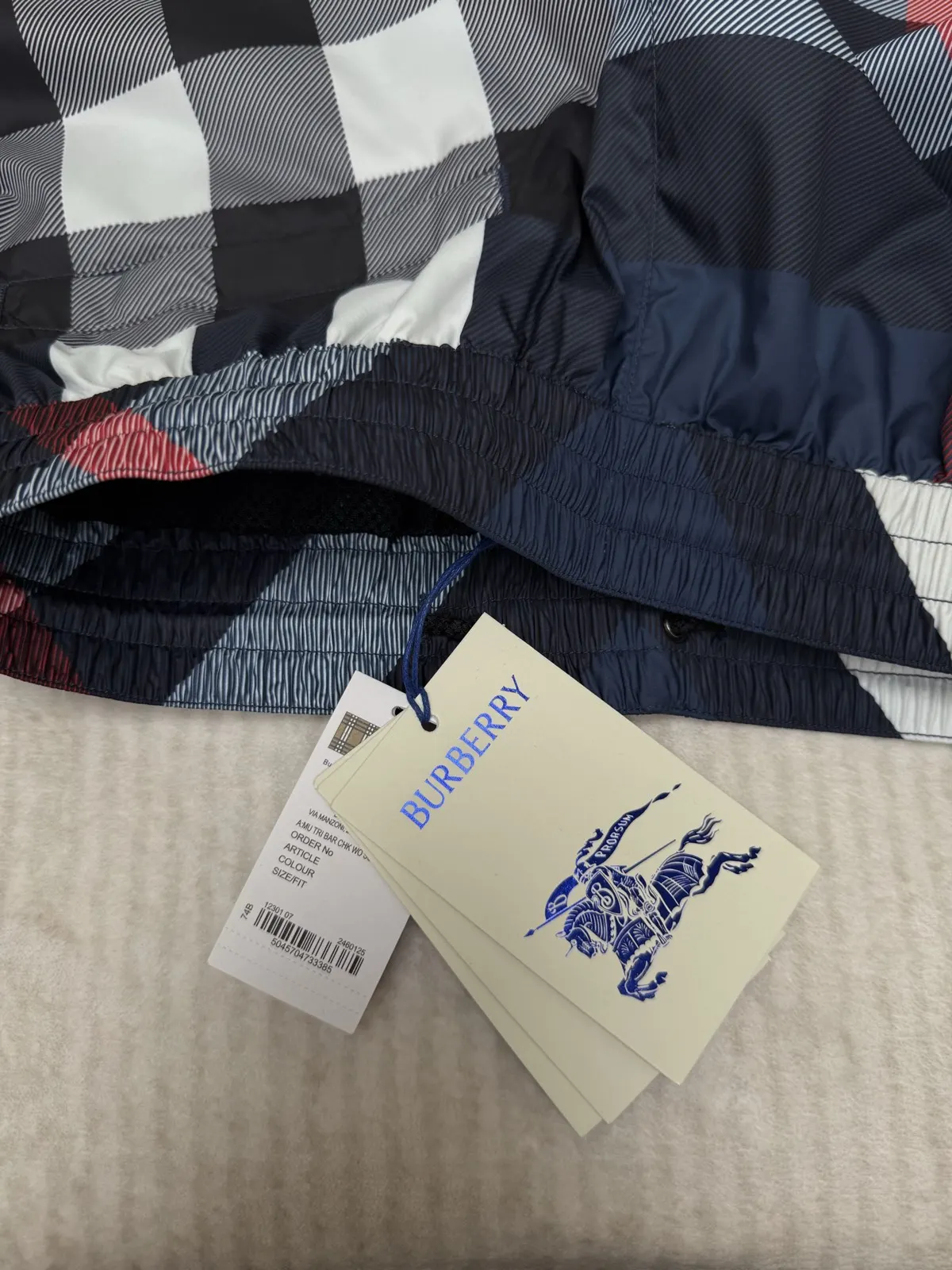 Burberry 印花 格纹 短褲 宽松休閒款(數字6) Burberry 印花 格纹 短褲 宽松休閒款(數字6)