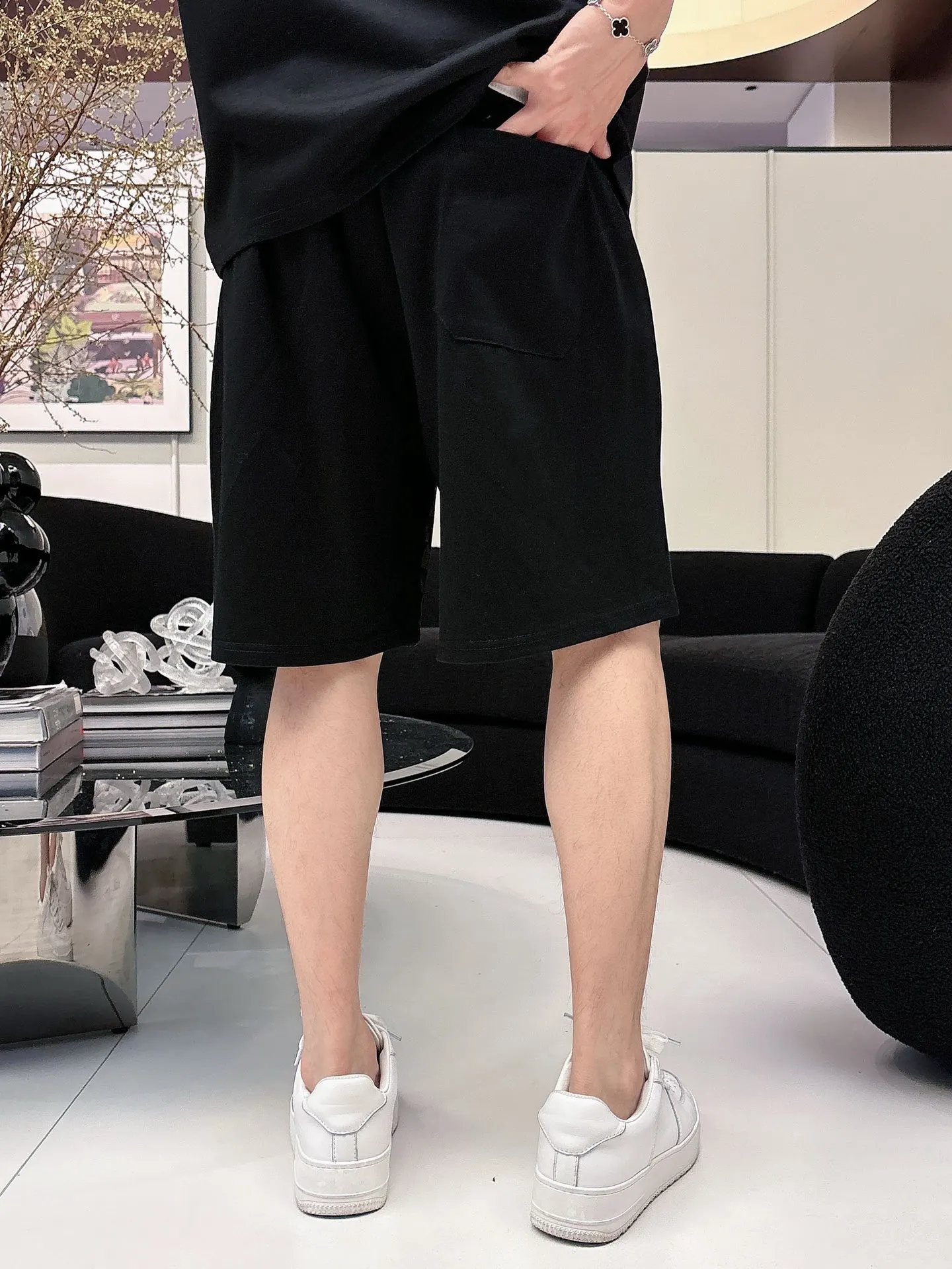 Prada 三角标拼接宽松短袖T恤 黑色层次款