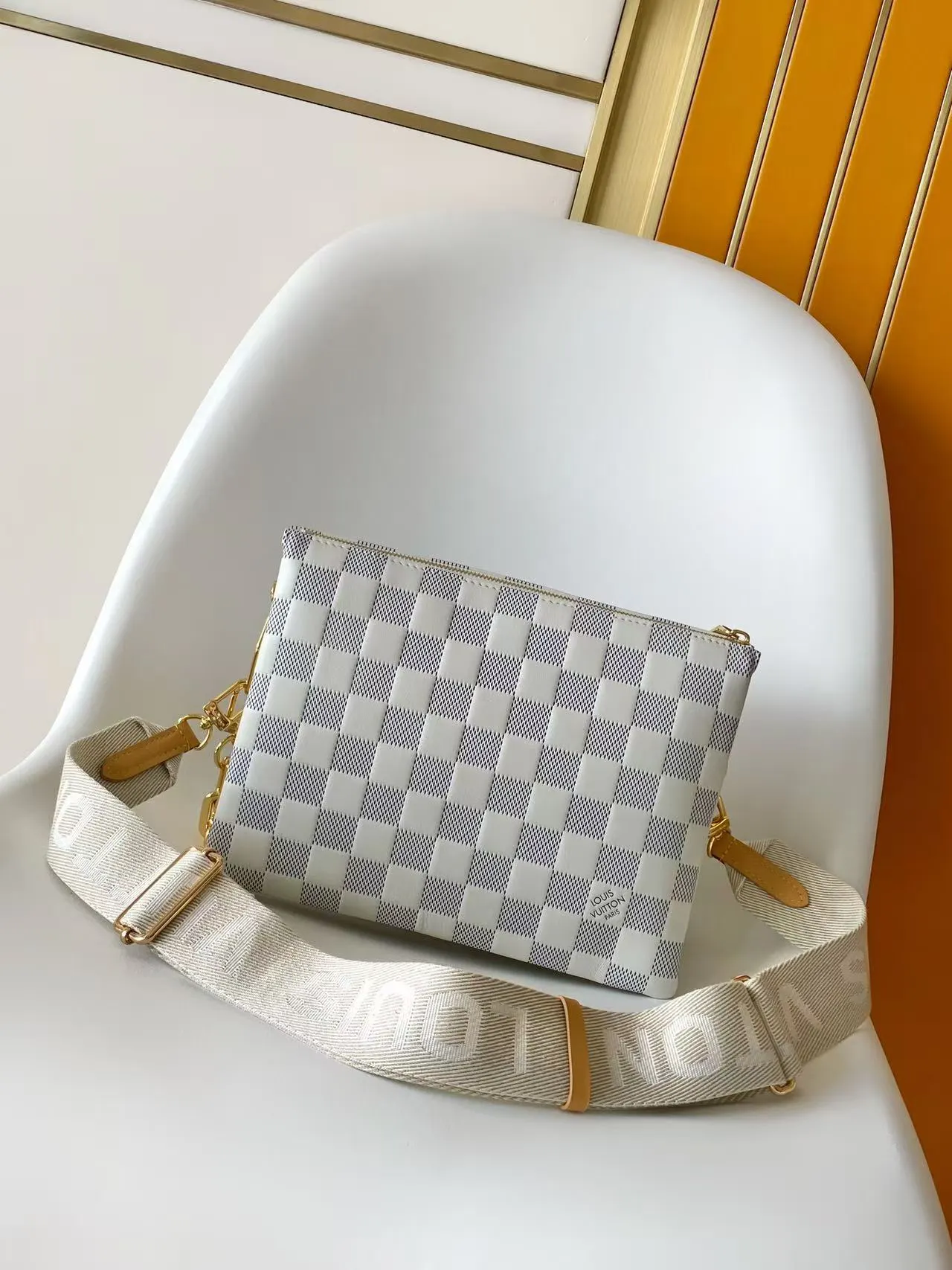 LV Coussin 黑白配色 鏈條包 單肩斜挎款(數字3) LV Coussin 黑白配色 鏈條包 單肩斜挎款(數字3)