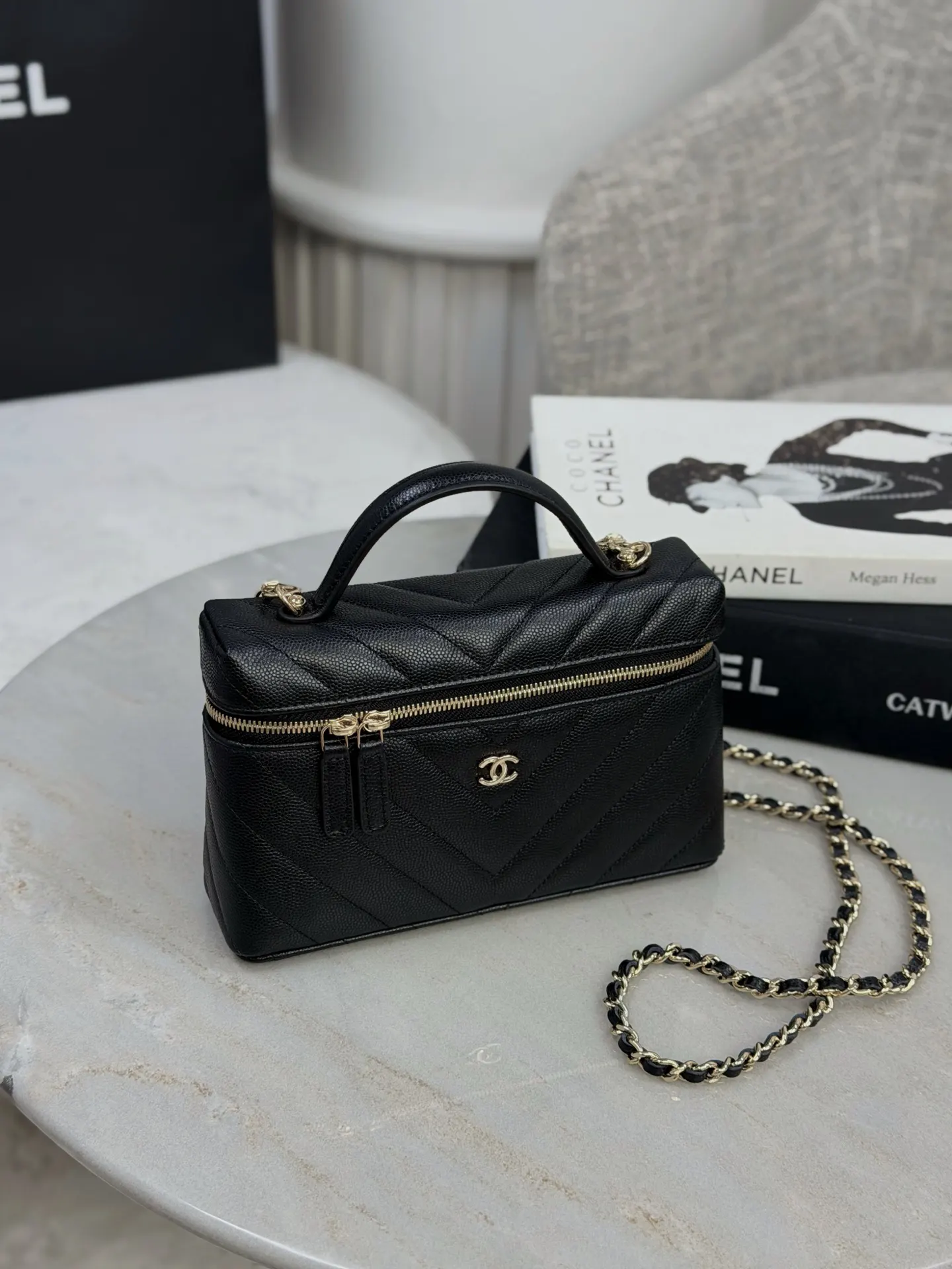 CHANEL 19 Bag 黑色荔枝纹牛皮链条包 单肩斜挎款