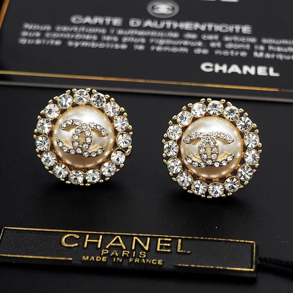 Chanel 珍珠 耳钉 小巧点缀 耳饰