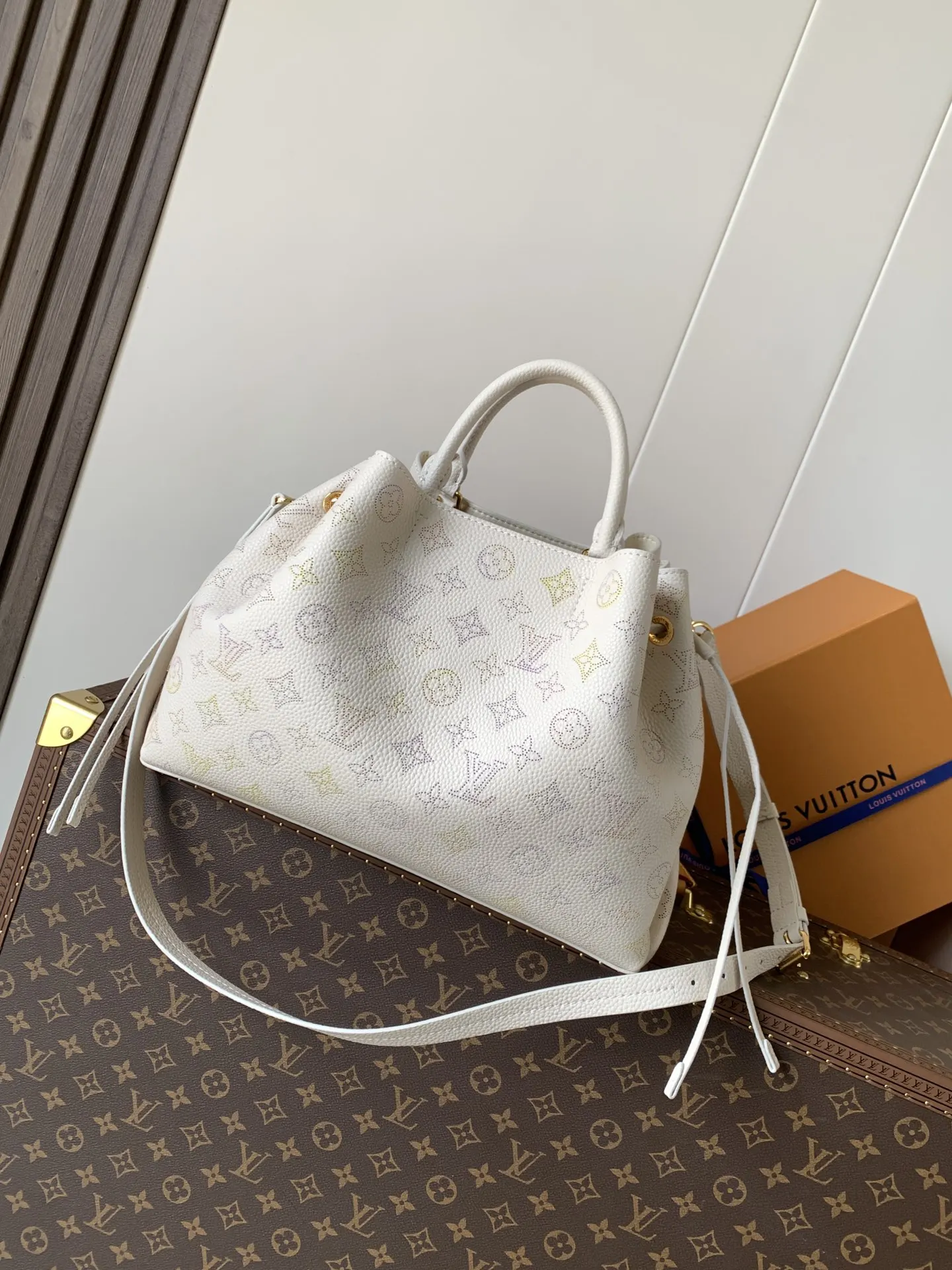 LV black and gray color scheme chain bag, shoulder crossbody model Image 3 LV black and gray color scheme chain bag, shoulder crossbody model Image 3
