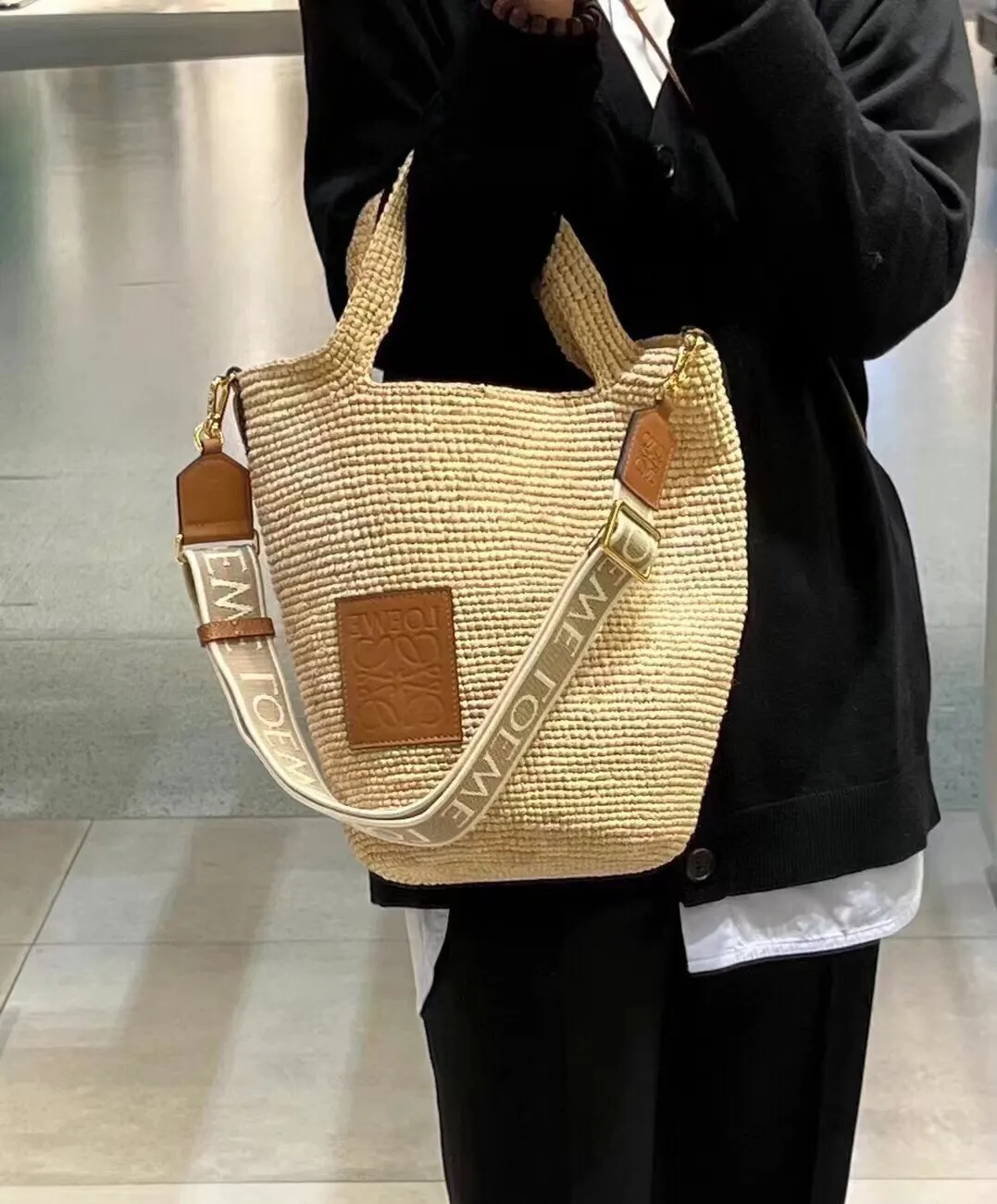 Loewe 提花 一条刺绣字母 提花肩带 托特包 大容量托特款