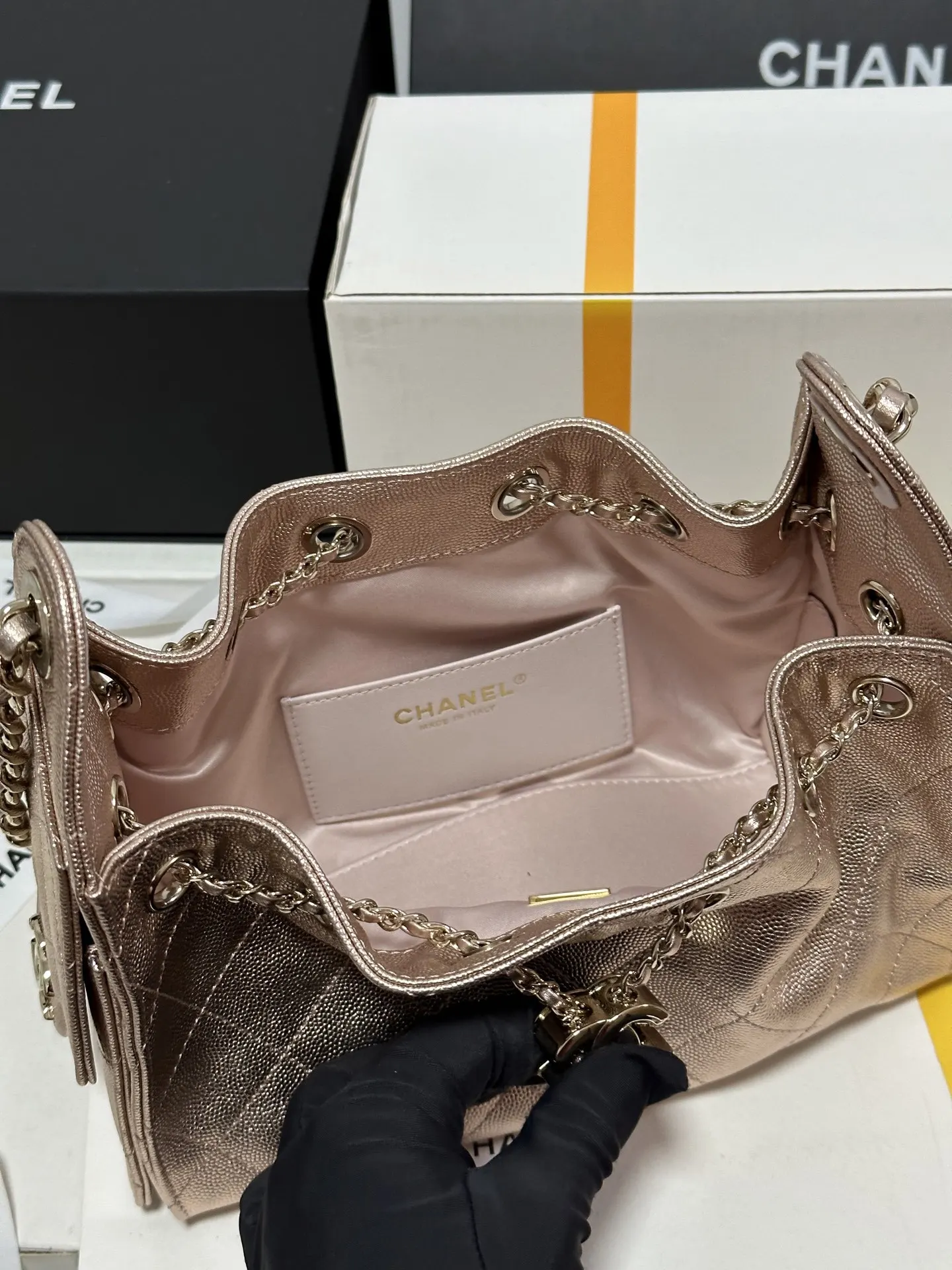 CHANEL 白色 金色 小牛皮 腋下包 復古腋下背款(數字9) CHANEL 白色 金色 小牛皮 腋下包 復古腋下背款(數字9)