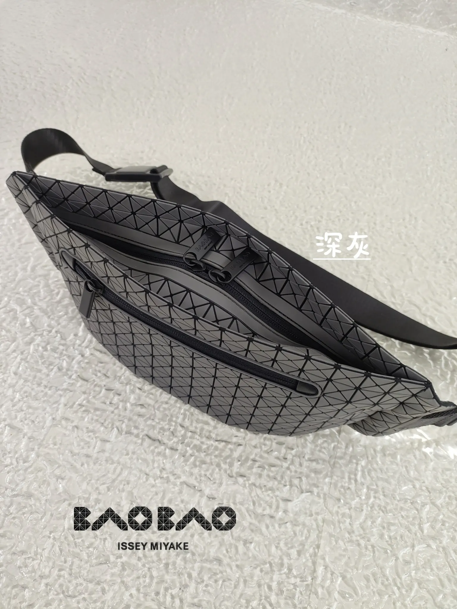 三宅一生BAOBAO腰包斜挎｜潮流玩家的「造型利器 休闲腰包款
