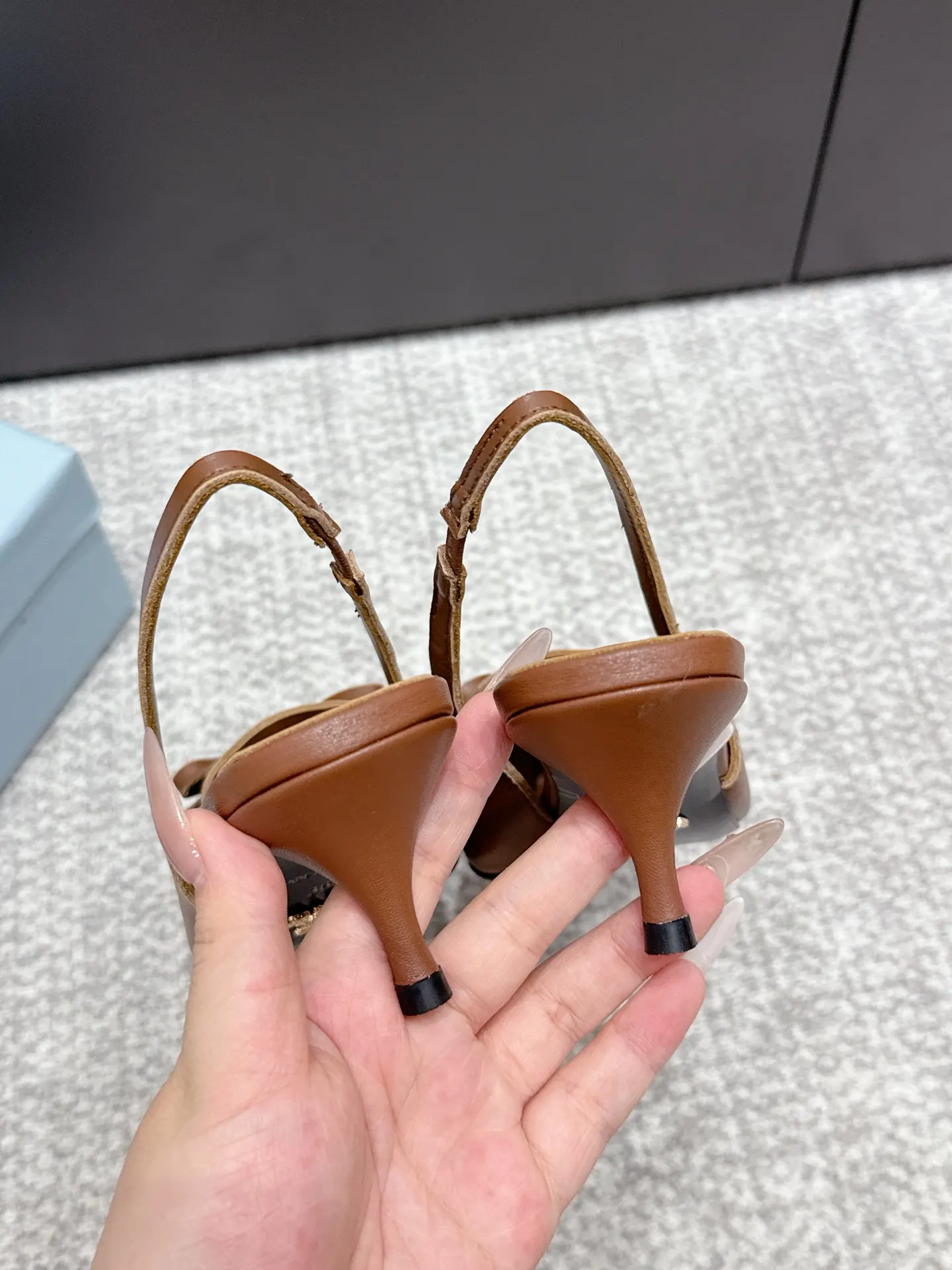 PRADA 牛皮 羊皮 休闲鞋 舒适百搭款
