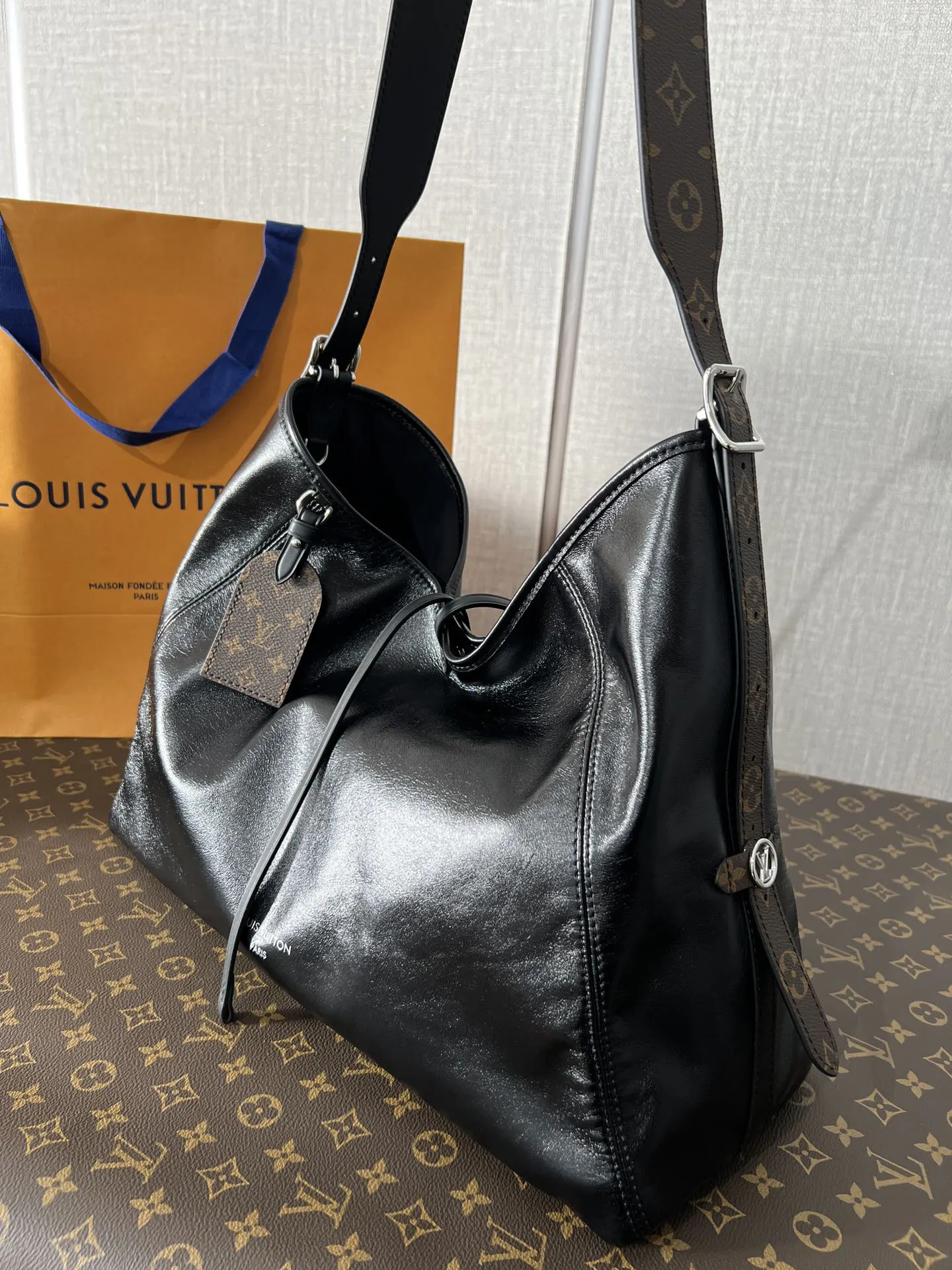CarryAll 羊皮 中号羊皮 Dark中号 水桶包 休閒水桶款