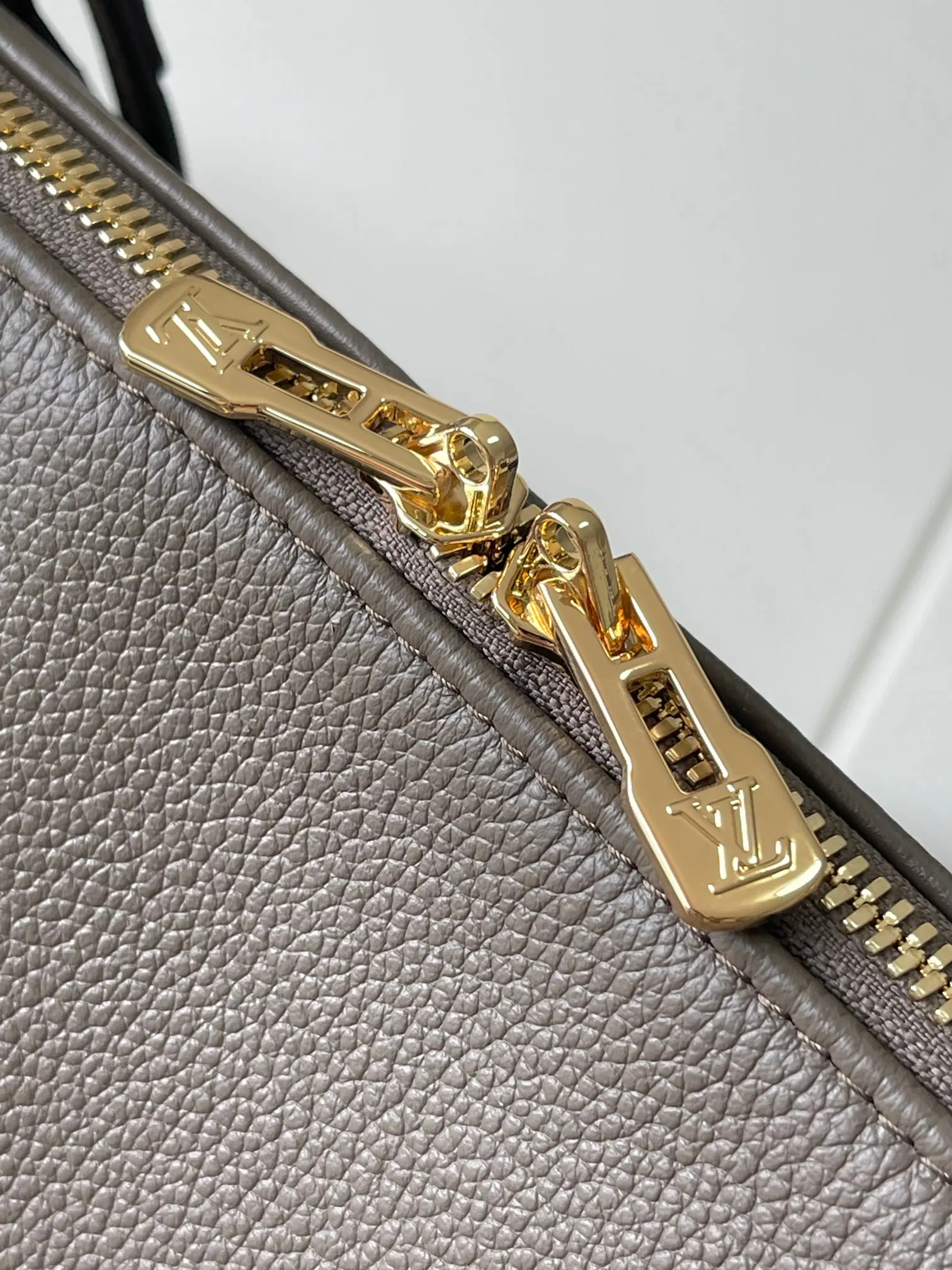 Louis Vuitton Black Fashion Item Travel Leather