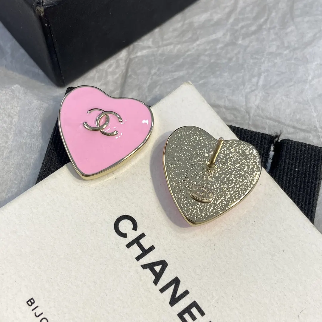 Chanel 粉色 双C 爱心 耳钉 小巧点缀 耳饰
