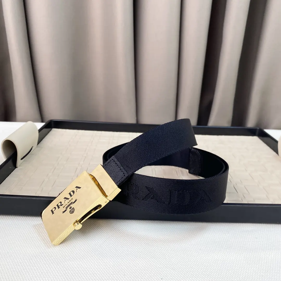 Prada 腰带 通勤搭配