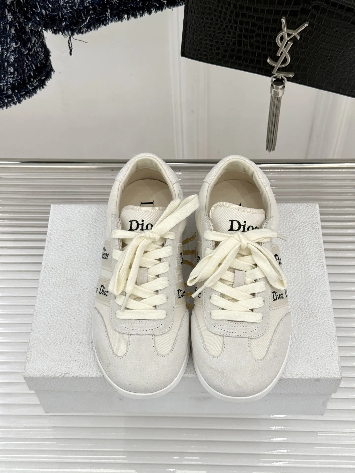 White Casual Versatile Image 4 White Casual Versatile Image 4