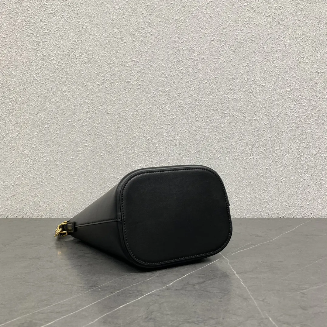Triomphe 黑色 金色 小牛皮 水桶包 休闲水桶款