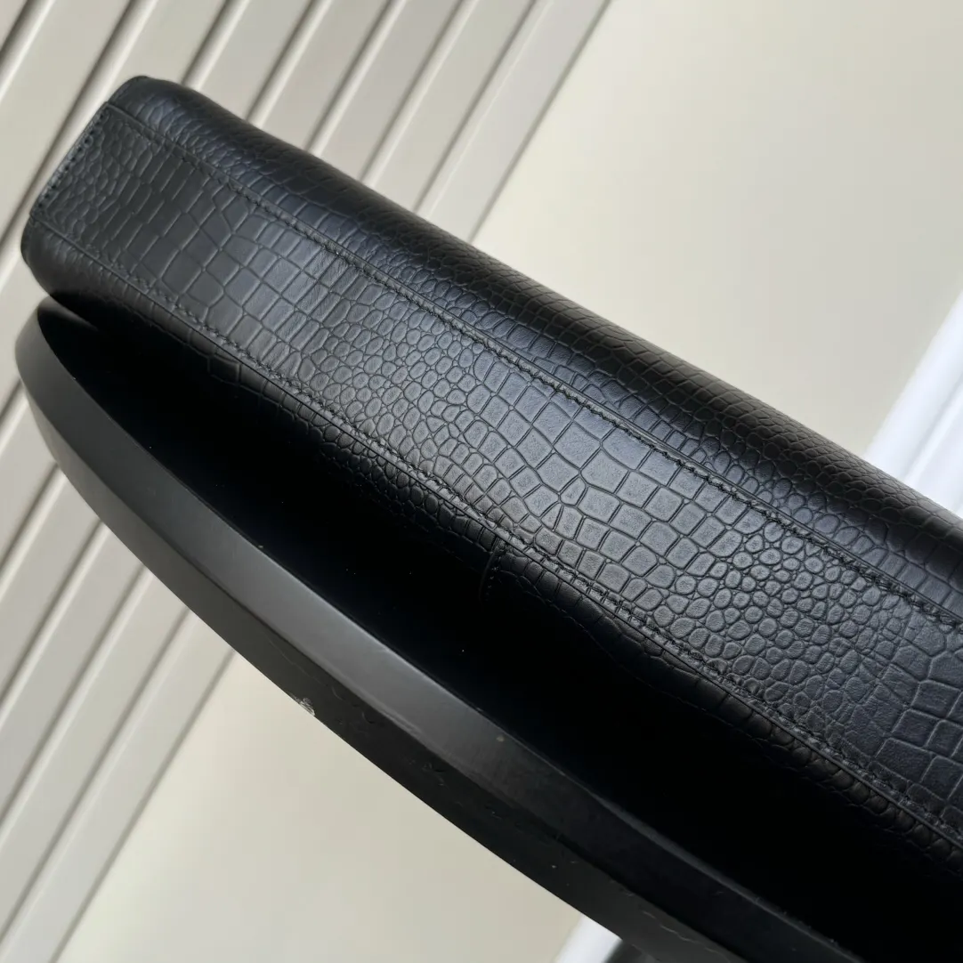 Prada 黑色 小牛皮 公文包 商務通勤款(數字8) Prada 黑色 小牛皮 公文包 商務通勤款(數字8)