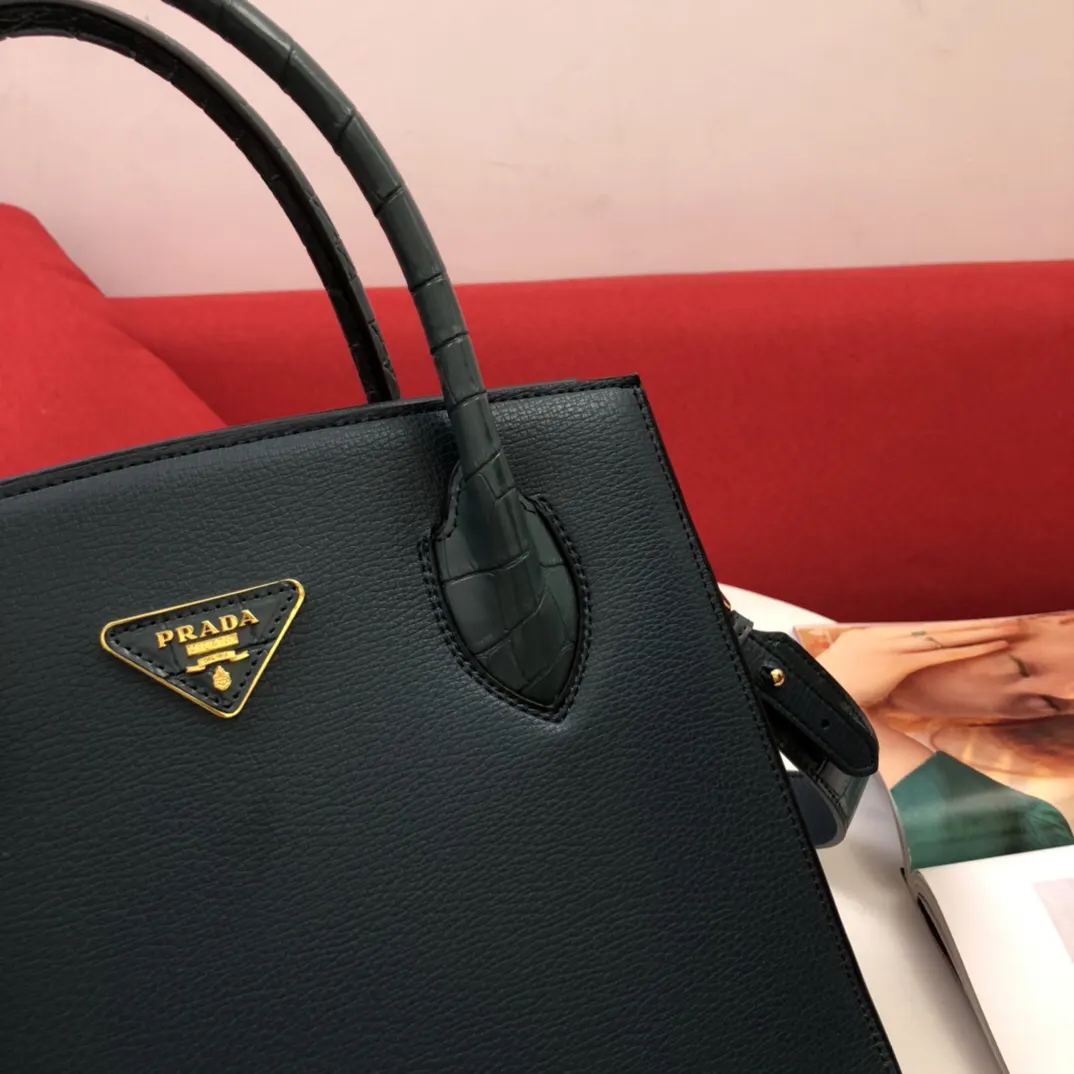 Prada 鳄鱼皮 牛皮 手提包