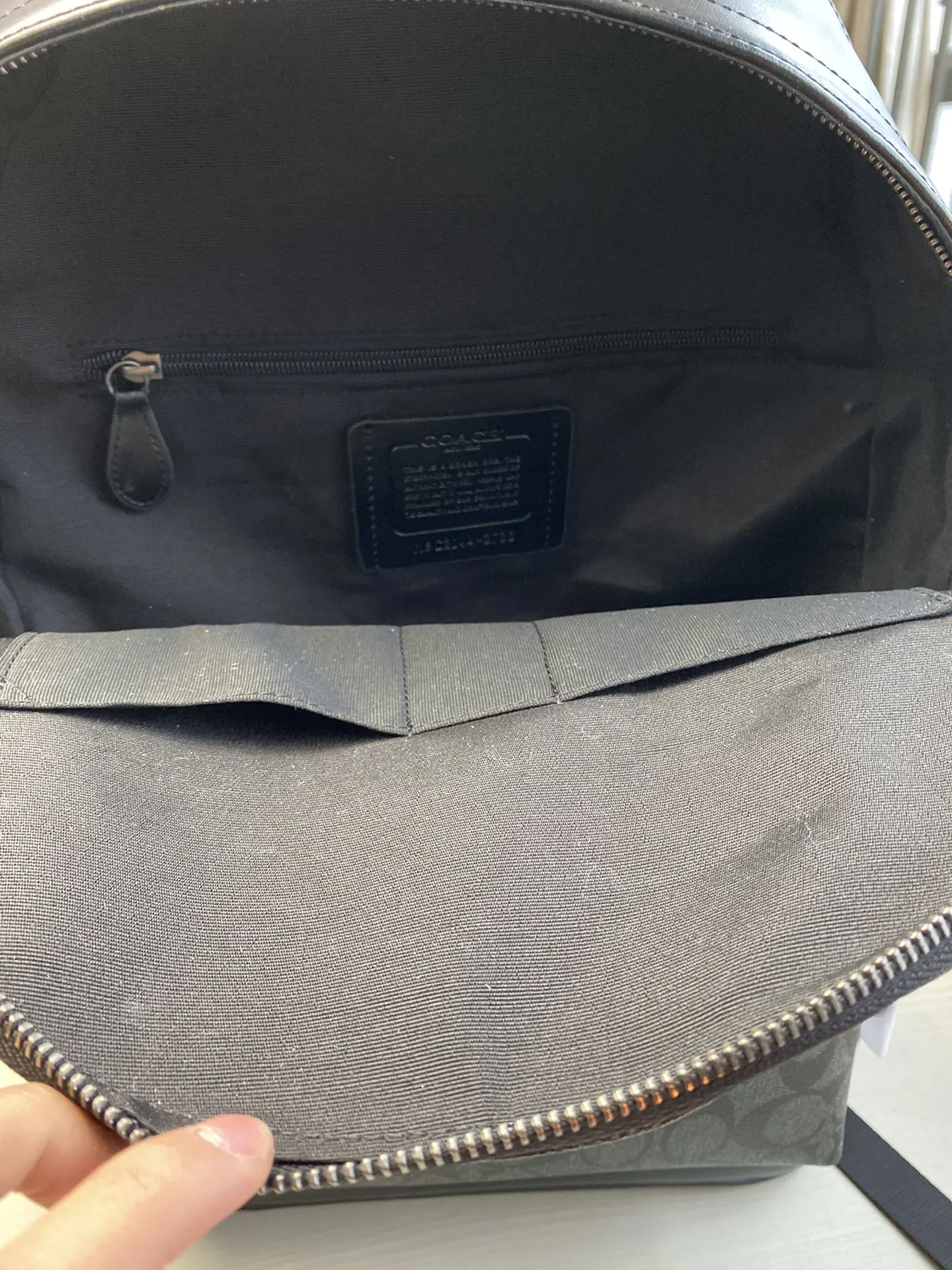 Coach 黑色 牛皮 条纹 黑色 west瘦版 旅行袋 大容量旅行款(數字8) Coach 黑色 牛皮 条纹 黑色 west瘦版 旅行袋 大容量旅行款(數字8)
