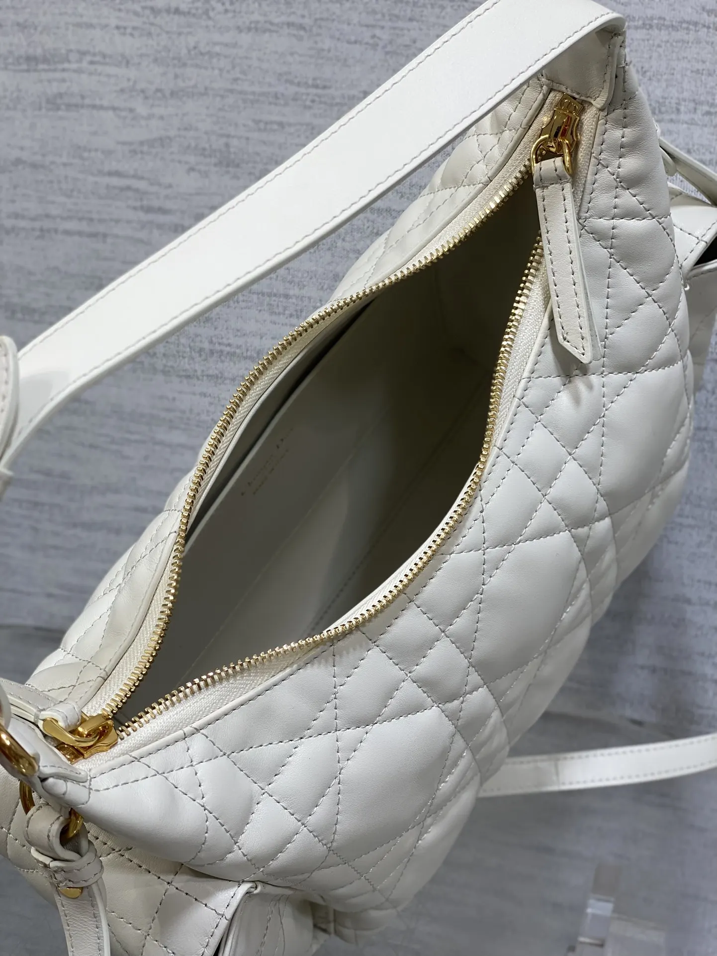Dior Hobo Shoulder Bag Vintage Leather Image 9 Dior Hobo Shoulder Bag Vintage Leather Image 9