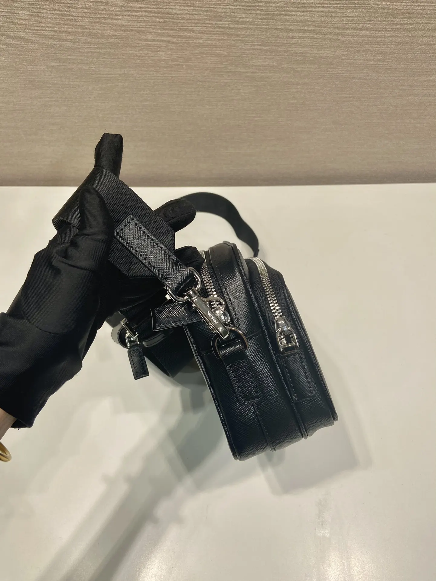 Prada Re-Nylon 2VH170 尼龙 Saffiano十字纹牛皮 三角标 单肩包