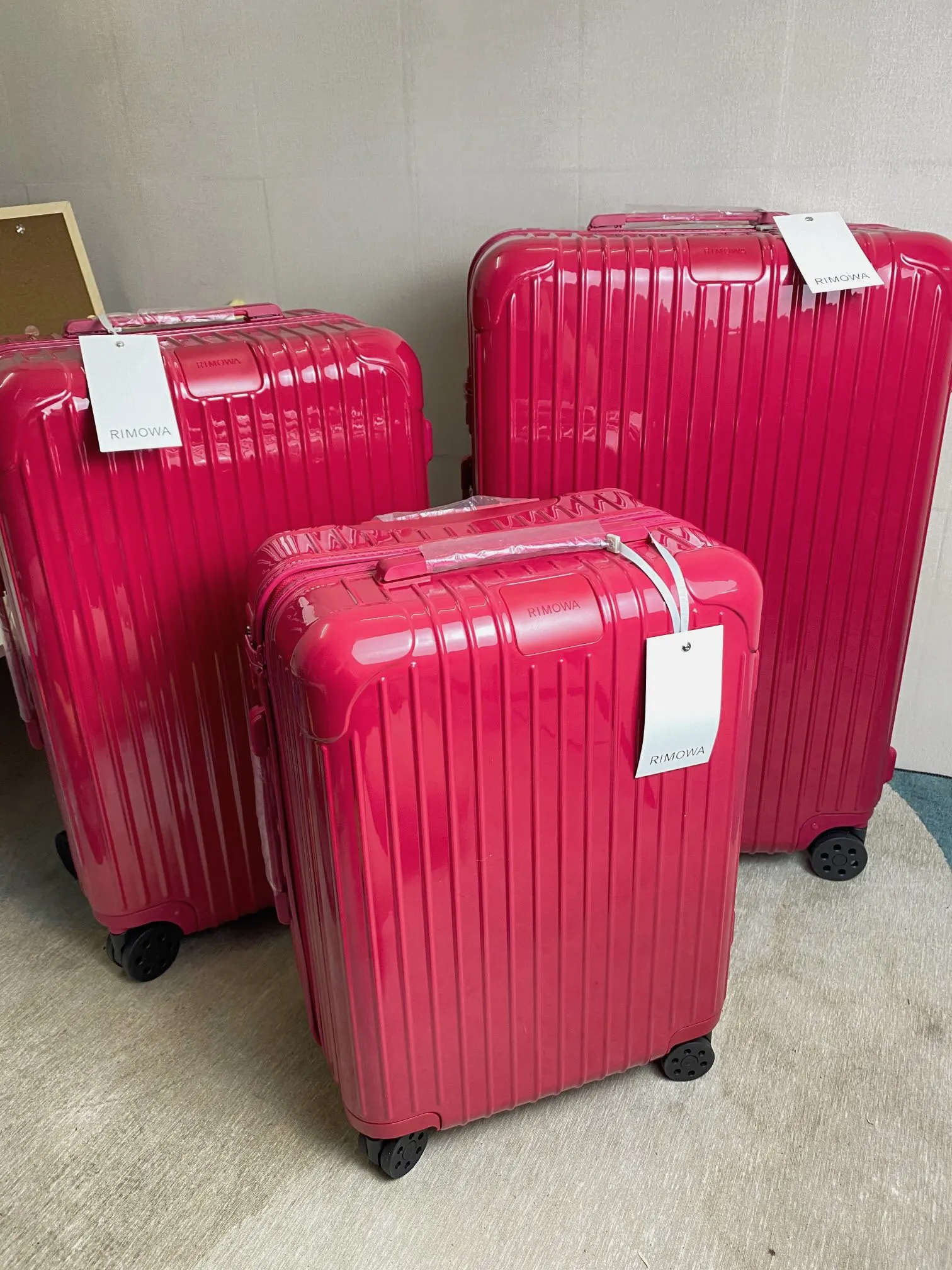 黑色 白色 旅行箱 拉杆箱 登机箱 RIMOWA 日默瓦Esse 行李箱 旅行拉杆款 輕便出行款