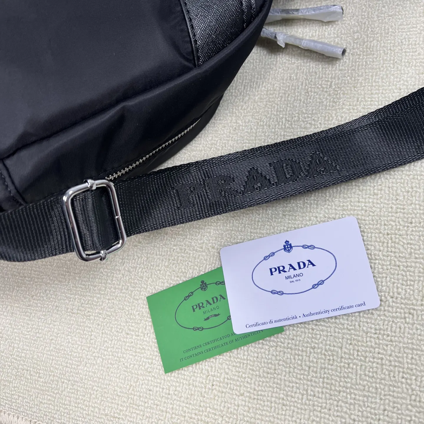 Prada 黑色 双肩包 实用双肩款