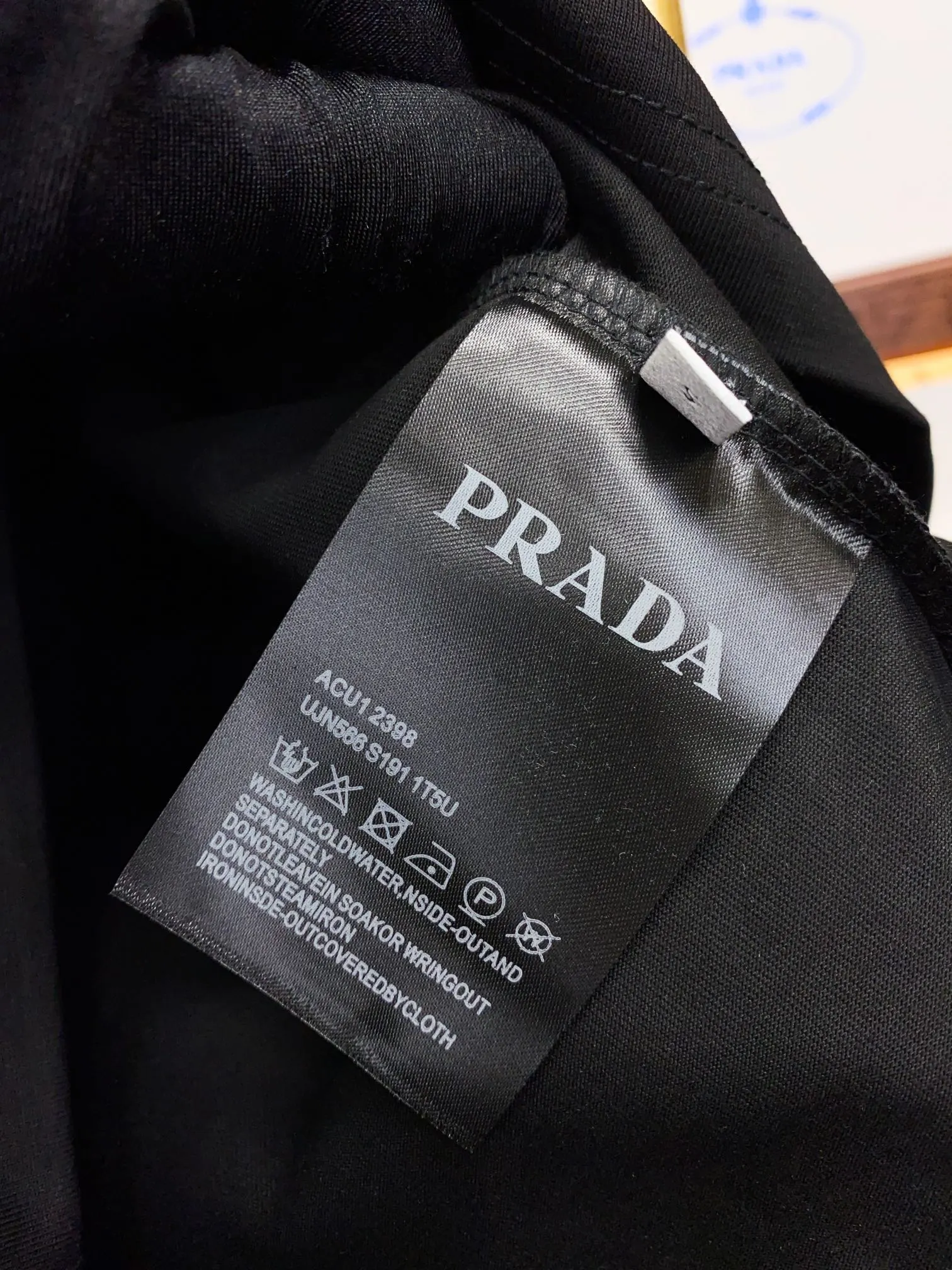 PRADA 字母钢印 浮雕字母 棉质 短袖T恤 休闲百搭款