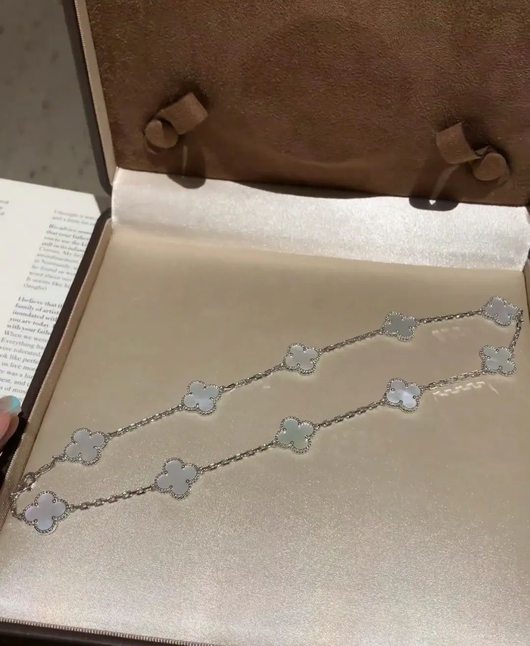 Van Cleef 贝母 四叶草 項鍊 精致锁骨链款