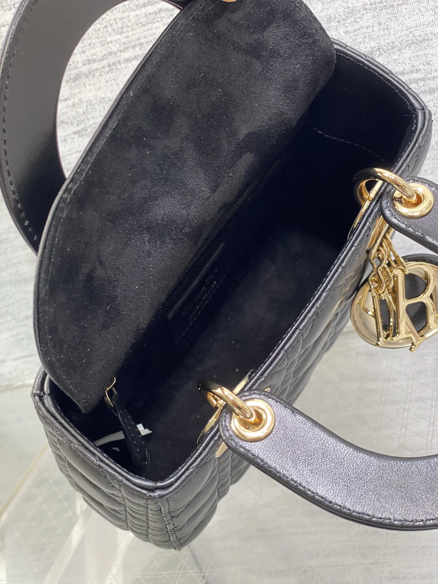 Dior Lady Dior Lady 黑色藤格手袋 宽肩带