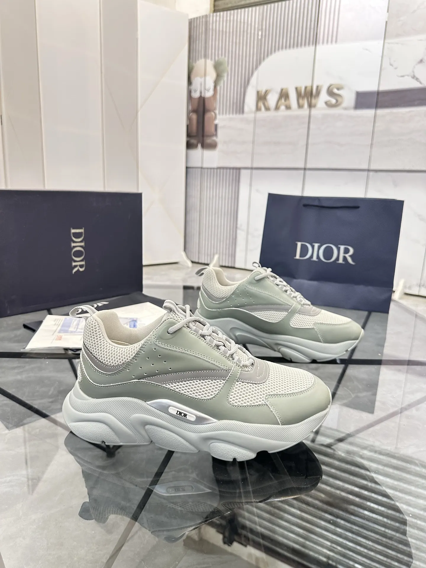 Dior B22 白色牛皮休闲鞋 舒适