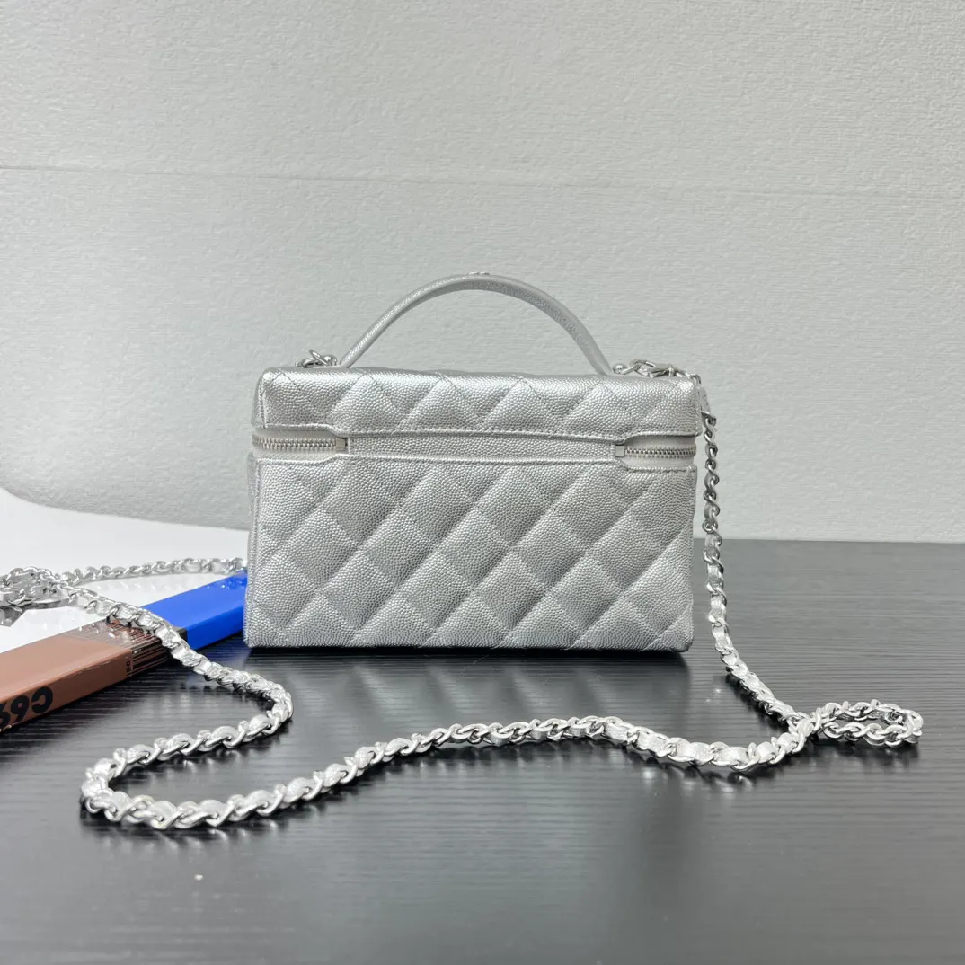 Chanel 黑色鱼子酱牛皮翻盖链条包 单肩斜挎