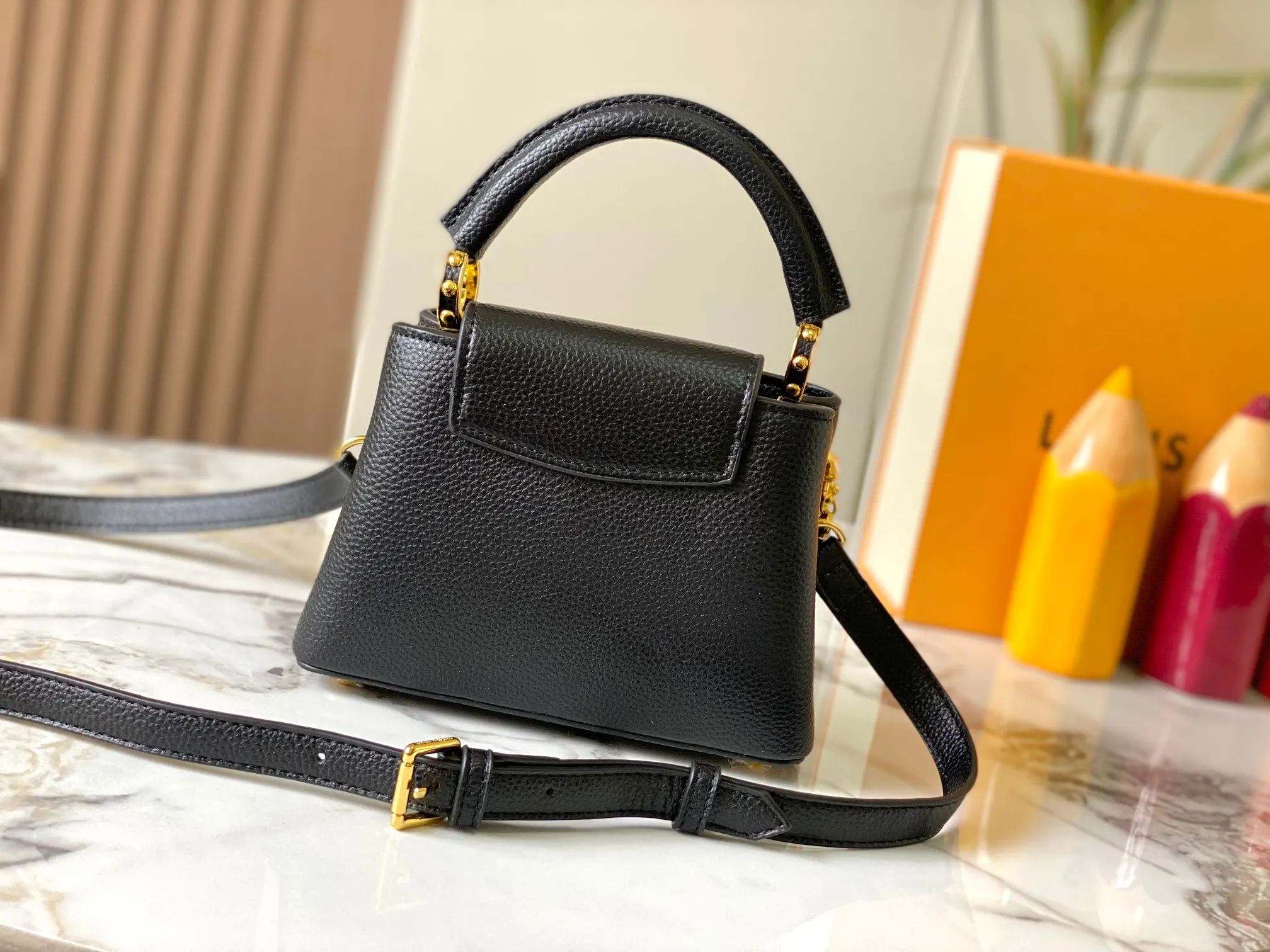 LV Capucines 牛皮 鏈條包 精致鏈條款