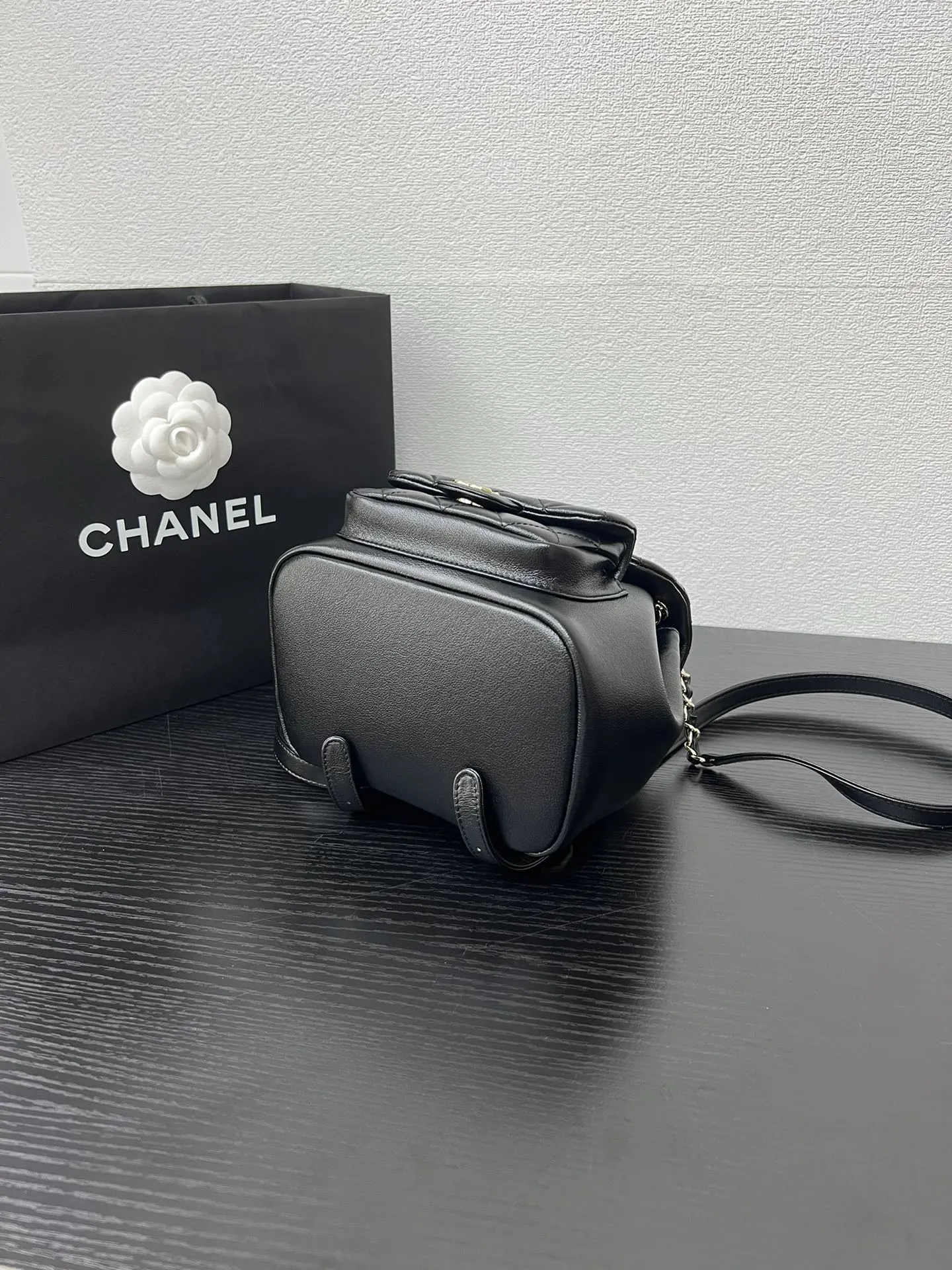Chanel 黑色牛皮翻盖链条包 礼盒
