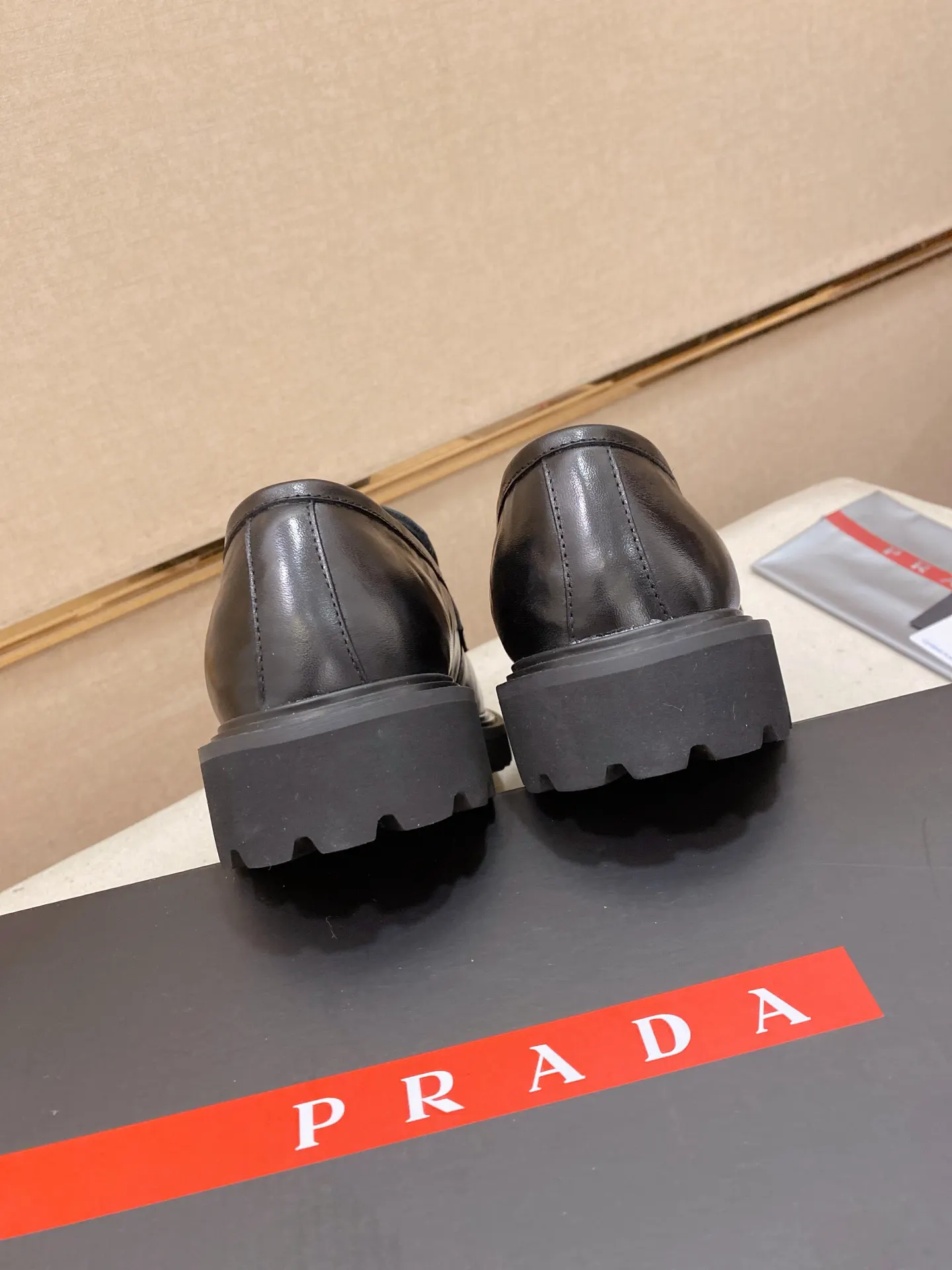 Prada 牛皮 休闲鞋 舒适