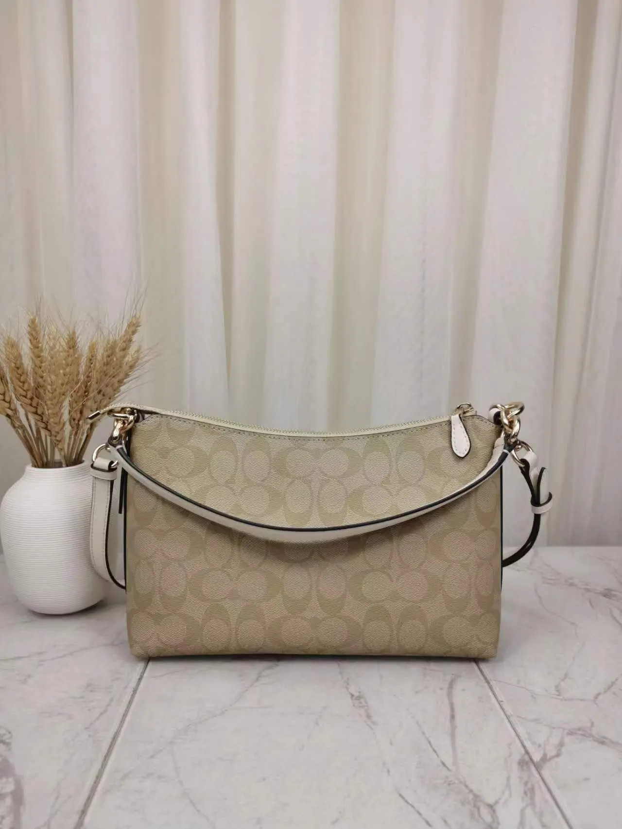 Coach 白色 斜挎包 轻便斜挎款