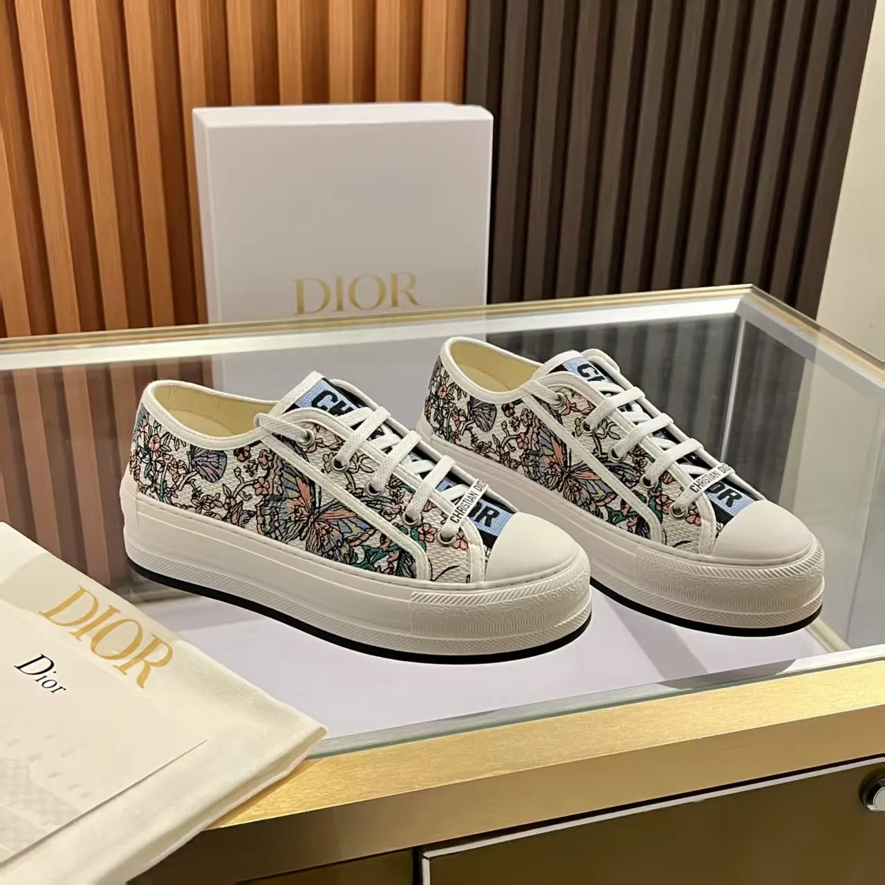 Dior 运动鞋(數字2) Dior 运动鞋(數字2)