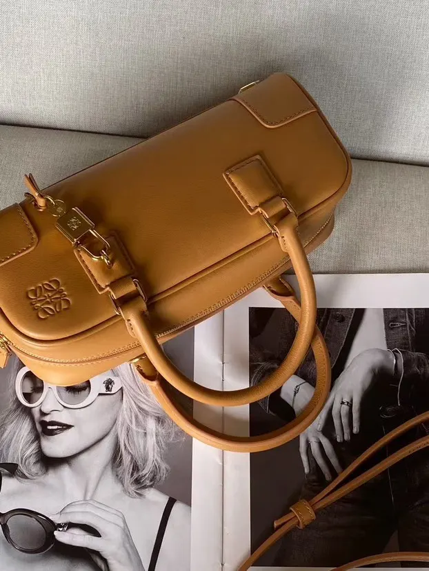 Loewe 金色 牛皮 明星同款 纳帕牛皮革 Amazona 手袋 收纳包 旅行收纳款