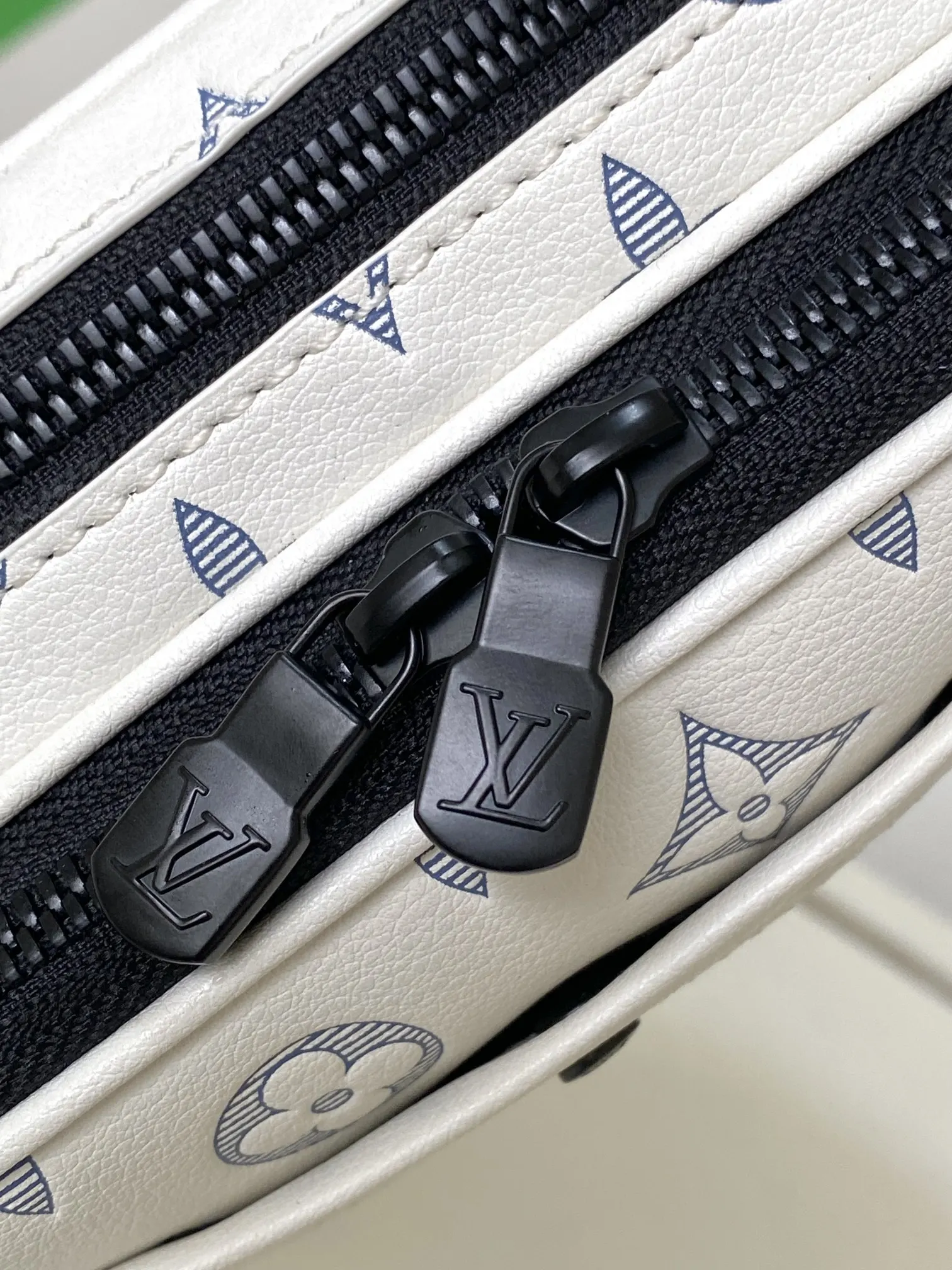 Louis Vuitton M83383 Monogram 手提包