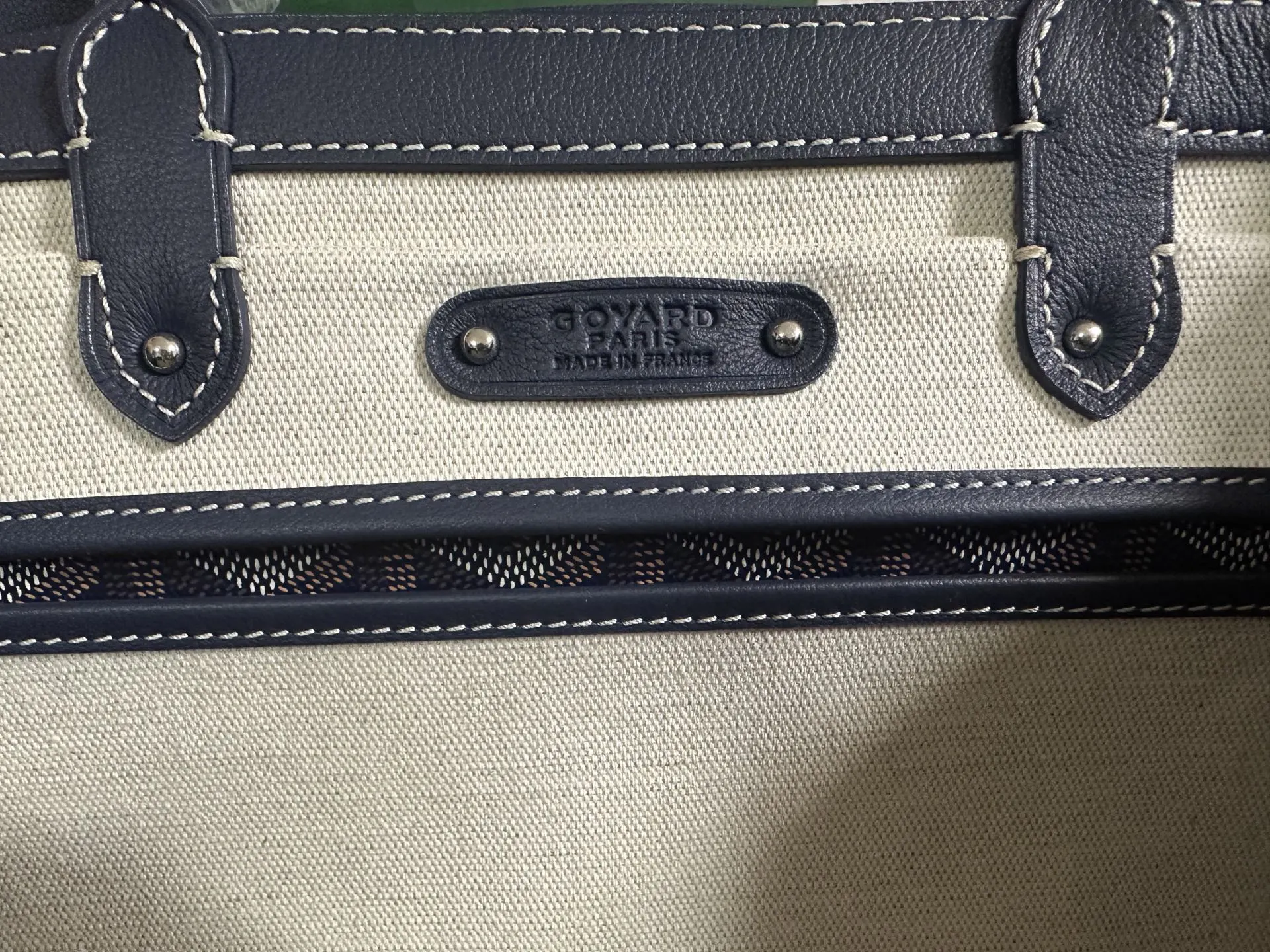 Goyard 小牛皮 无论包是打开还是合上 在内还是在外 它都能与女性生活 托特包 大容量托特款(數字9) Goyard 小牛皮 无论包是打开还是合上 在内还是在外 它都能与女性生活 托特包 大容量托特款(數字9)