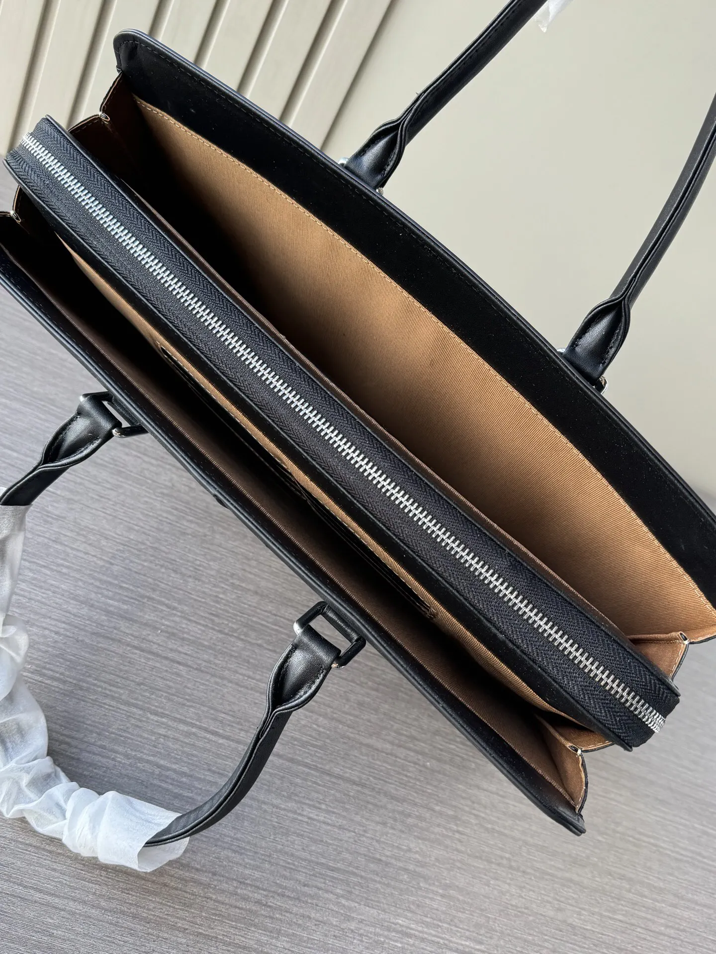 Prada 黑色 藍色 牛皮 公文包 商務通勤款(數字9) Prada 黑色 藍色 牛皮 公文包 商務通勤款(數字9)