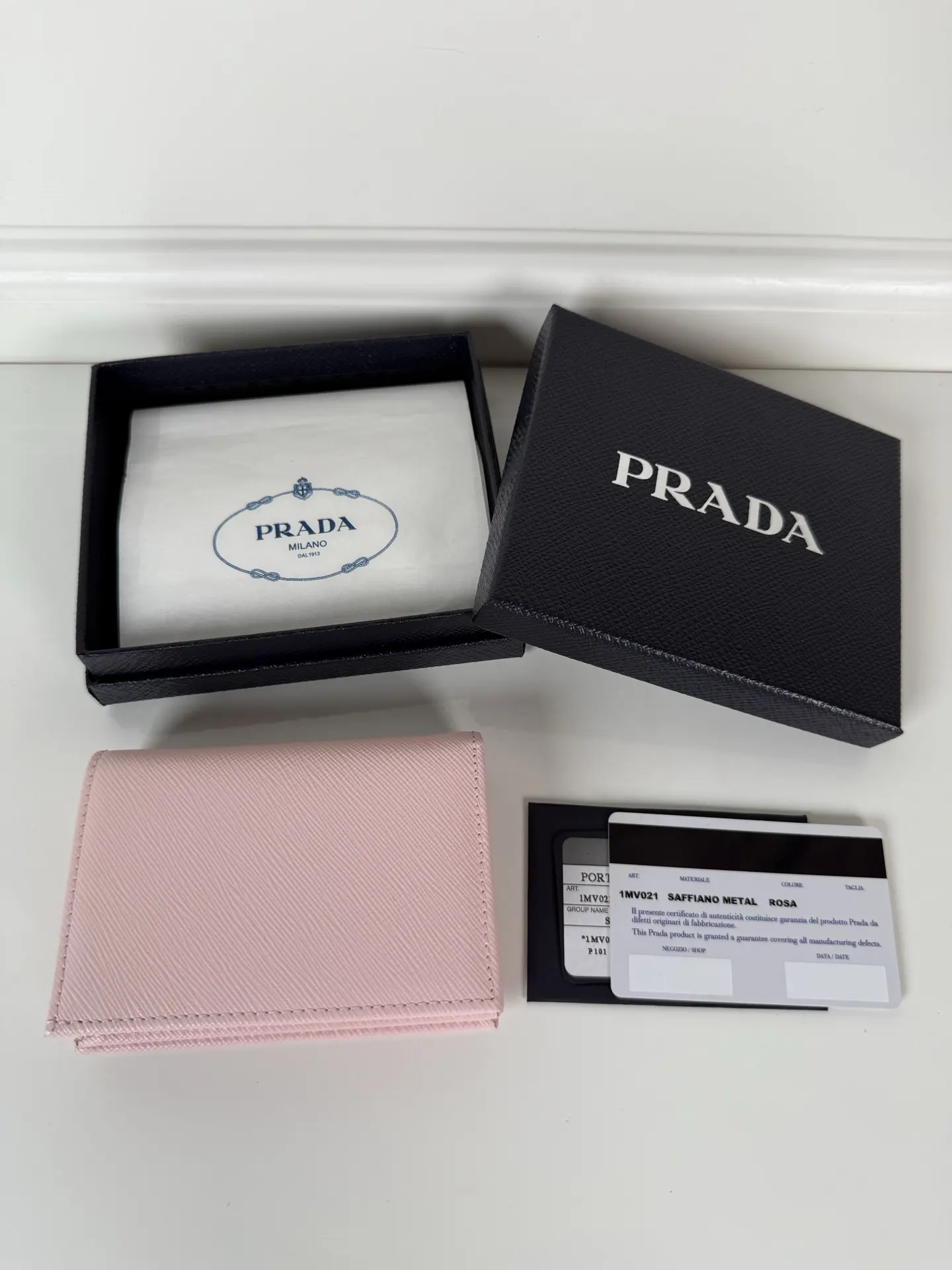 Prada 钱包 实用短夹