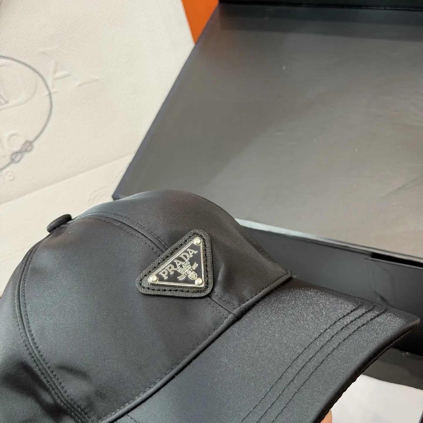 Prada Re-Nylon 黑色 三角标 帽子