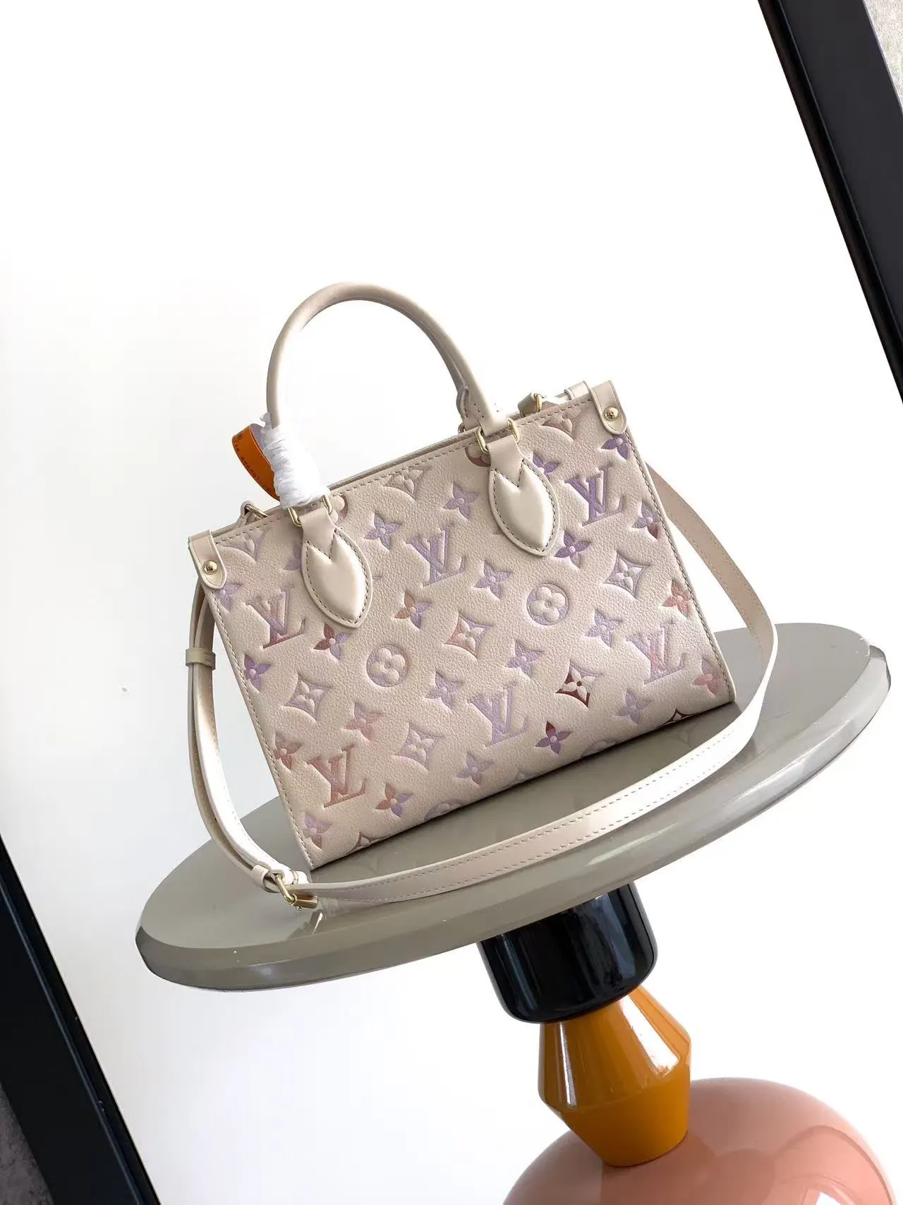 LV Onthego淺色托特包(數字3) LV Onthego淺色托特包(數字3)