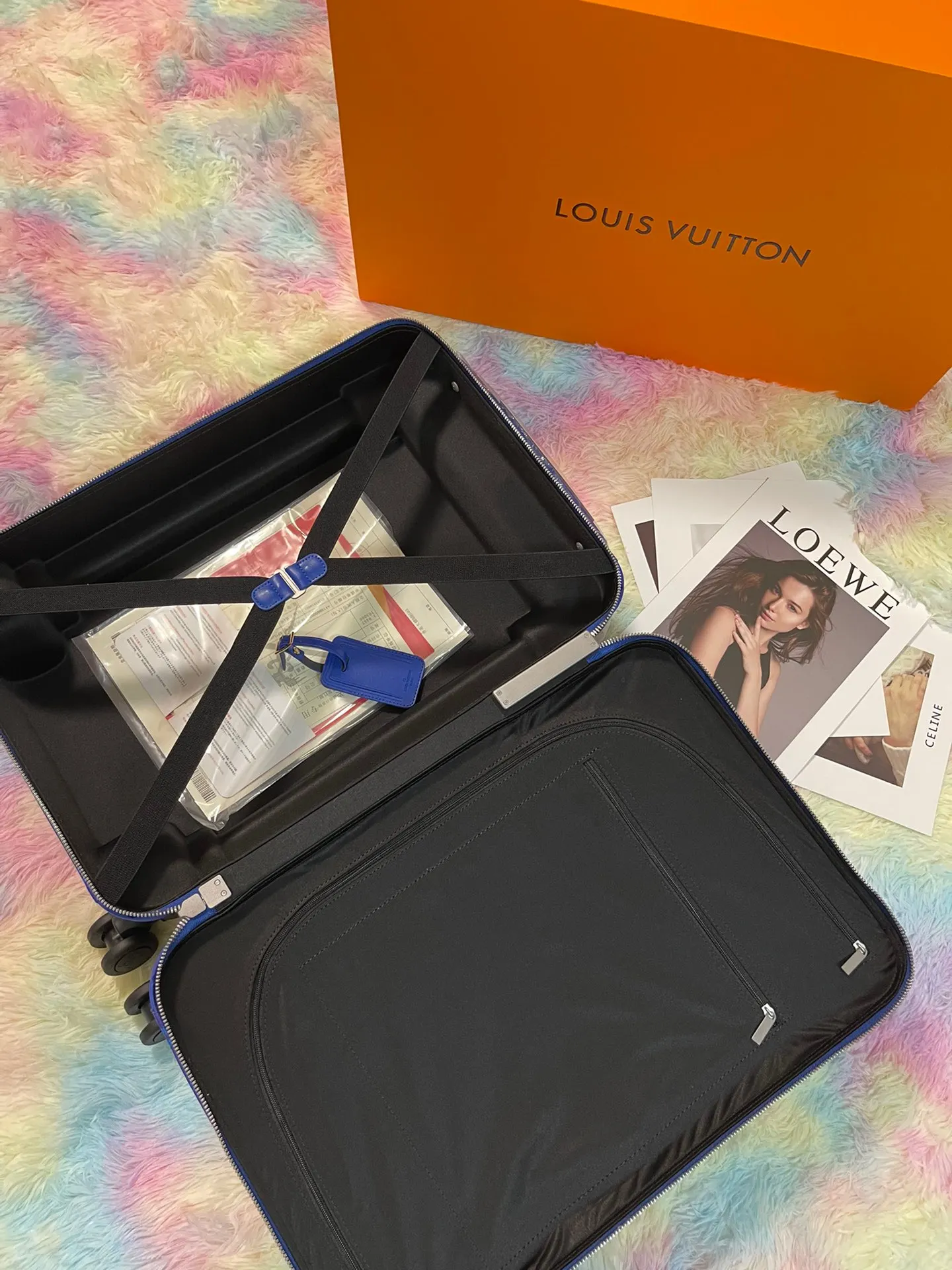 LV 银色 帆布 工业设计行业翘楚 Marc Newson 为 行李箱 旅行拉杆款 轻便出行款