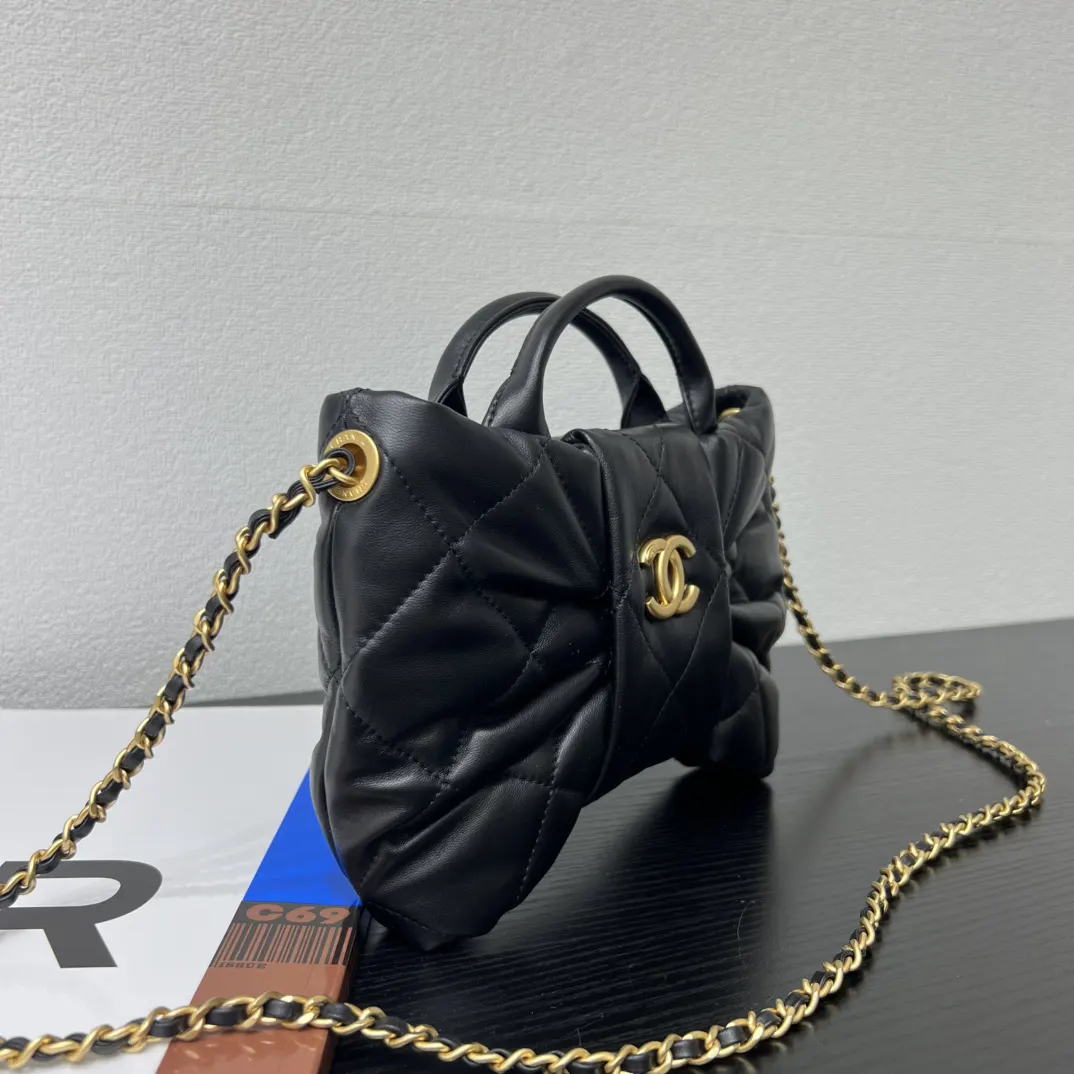 Chanel 黑色小牛皮手提鏈條包 褶皱