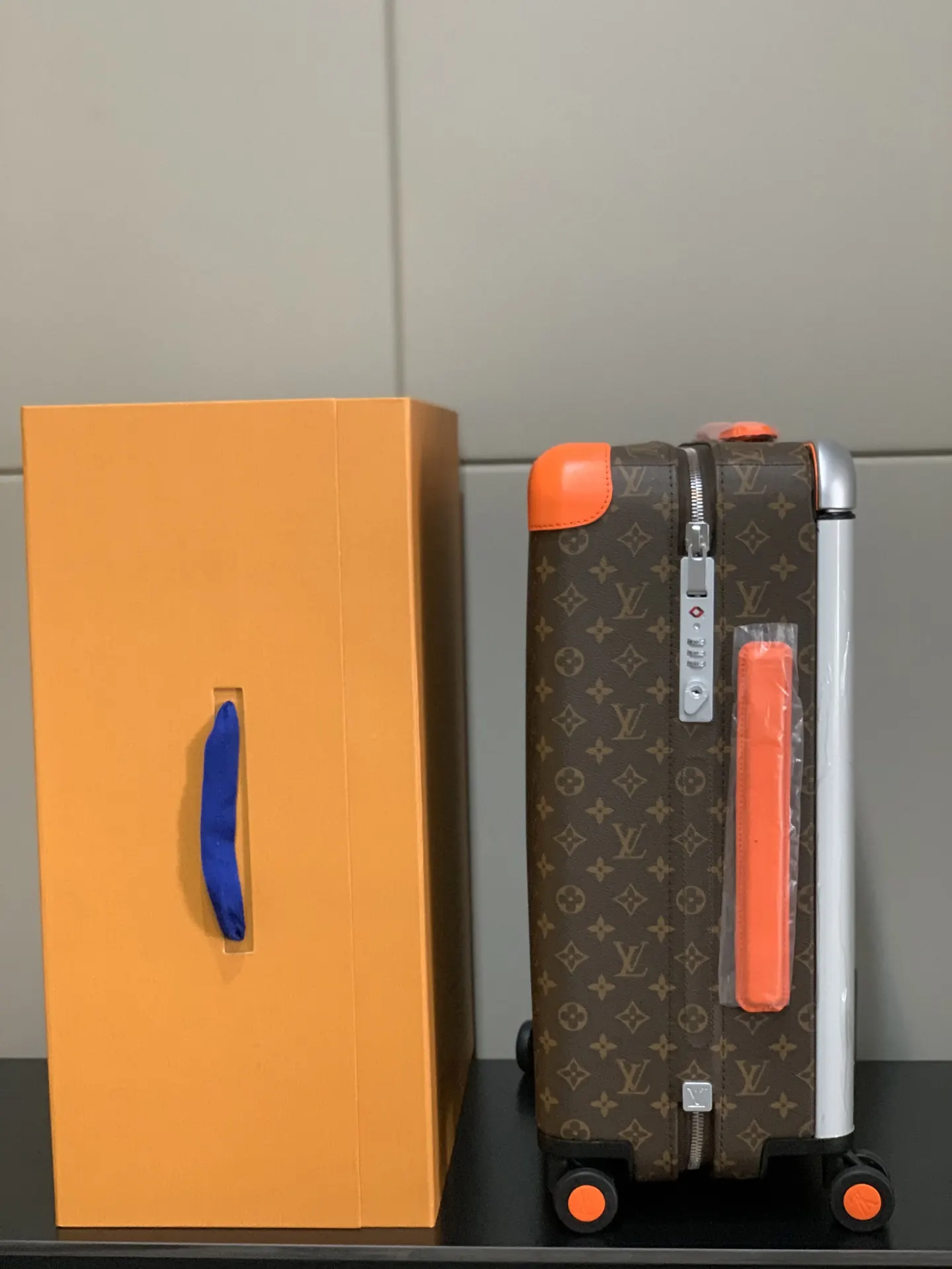 灰色 銀色 拉杆真皮包裹 行李箱 旅行拉杆款 輕便出行款