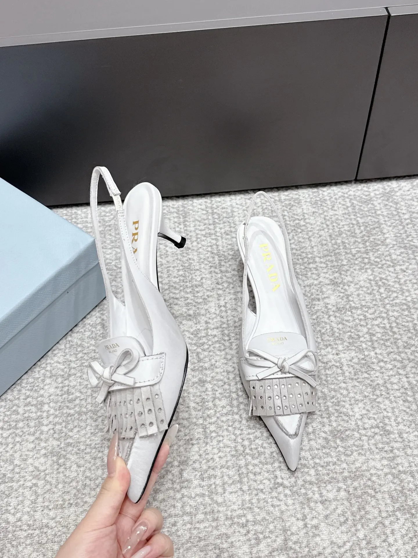 PRADA 牛皮 羊皮 休闲鞋 舒适百搭款
