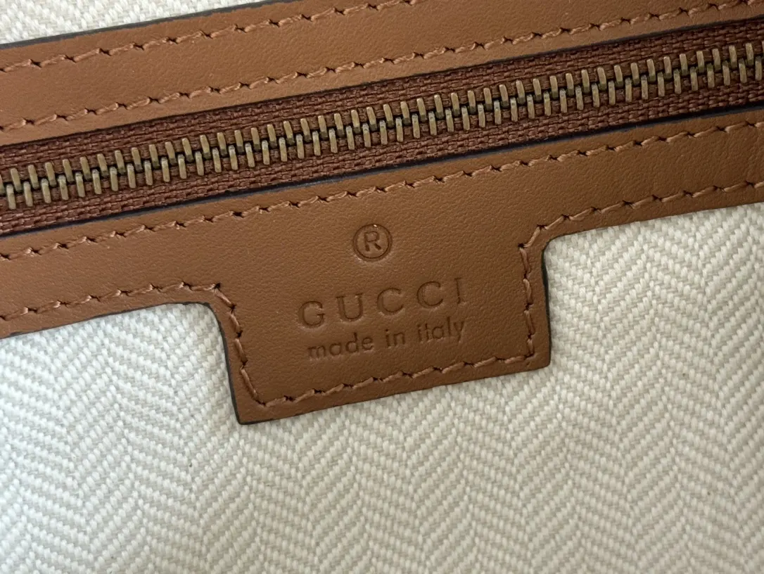 Gucci GG Emblem 黑色 帆布 腰包 休闲腰包款