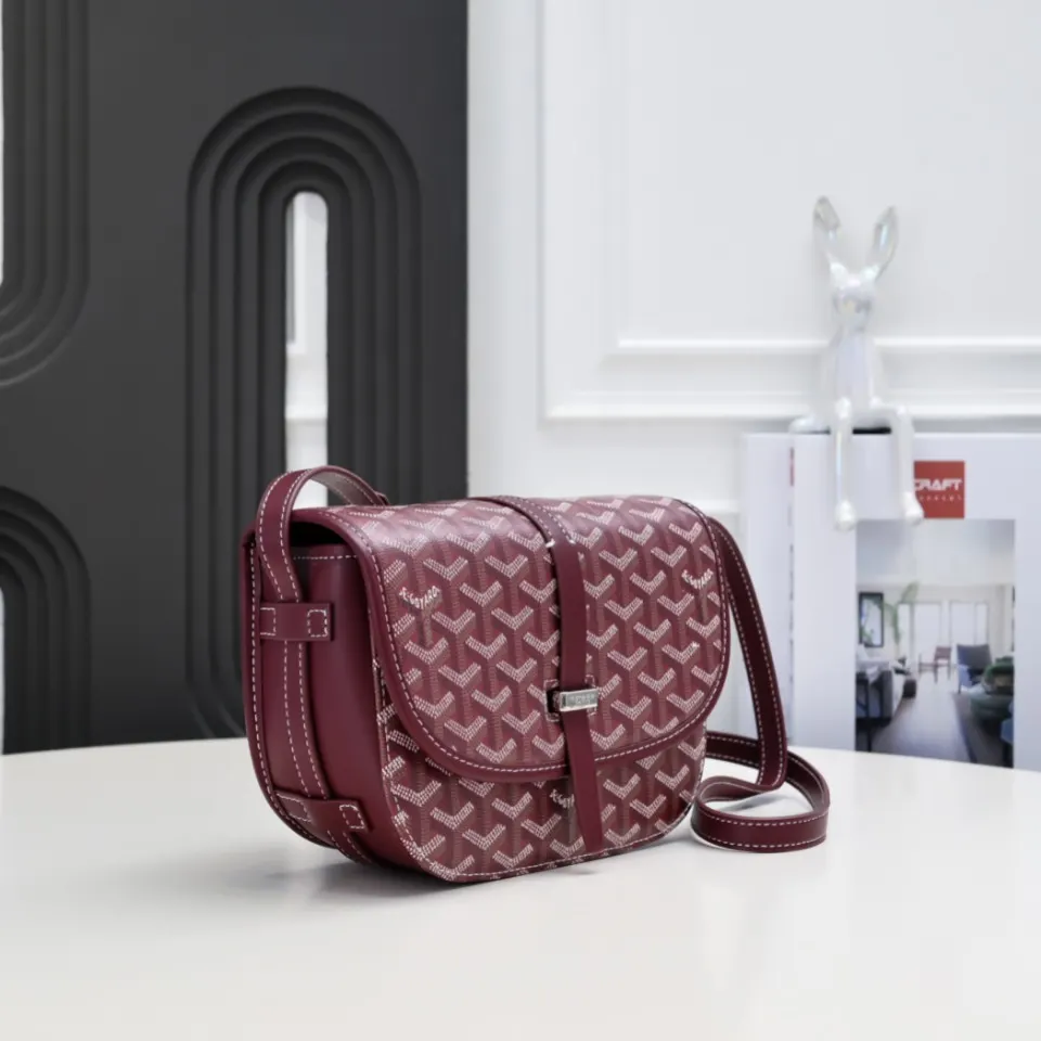 Goyard 酒红 皮质镶边以线条的方式凸显出包身轮廓 翻盖的皮质内衬亦 收纳包 旅行收纳款