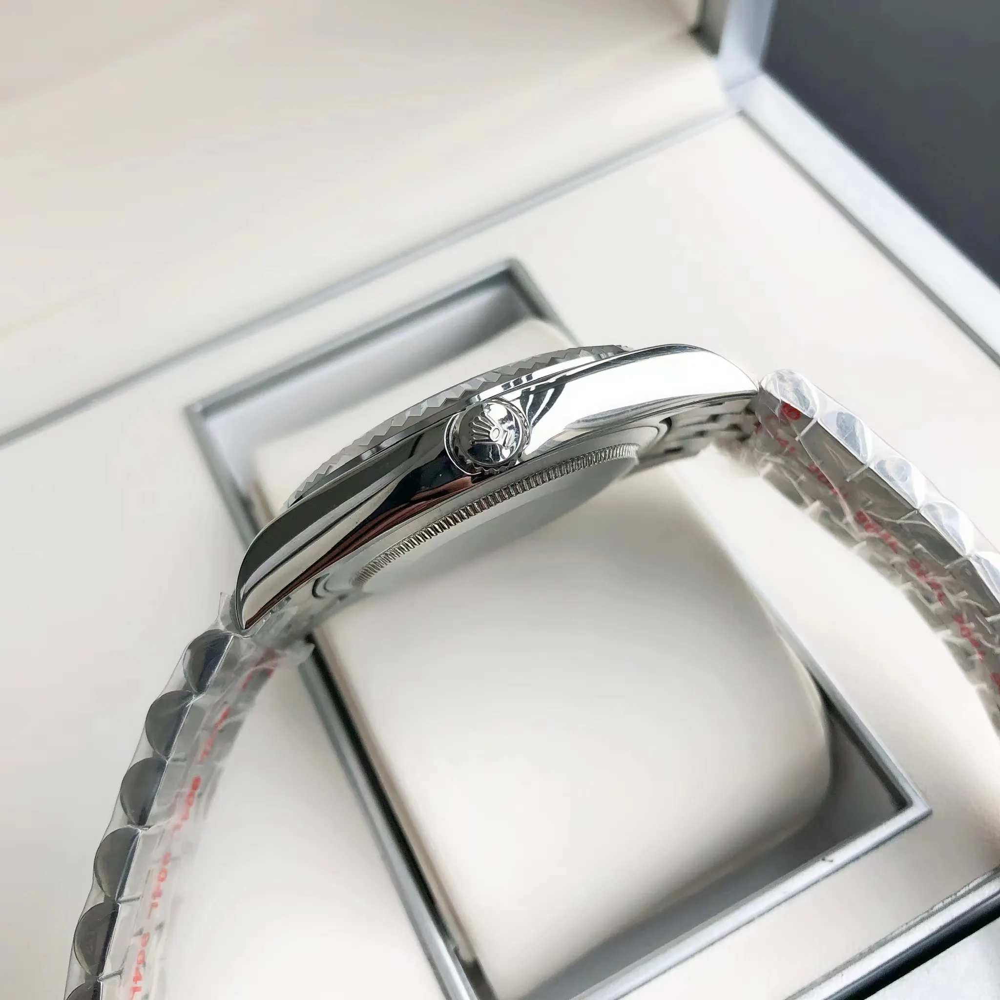 Rolex 一劳永逸 等着您 亮点一 继续秉承全新进口西铁城 手表 经典腕表款