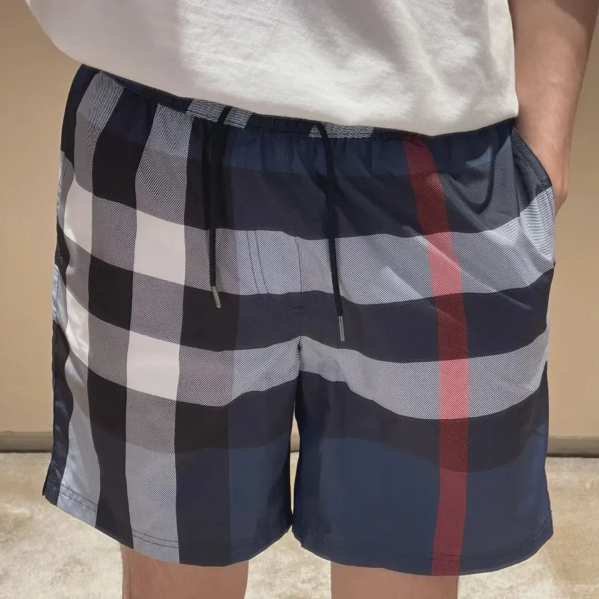 Burberry 印花 格纹 短褲 宽松休閒款(數字9) Burberry 印花 格纹 短褲 宽松休閒款(數字9)