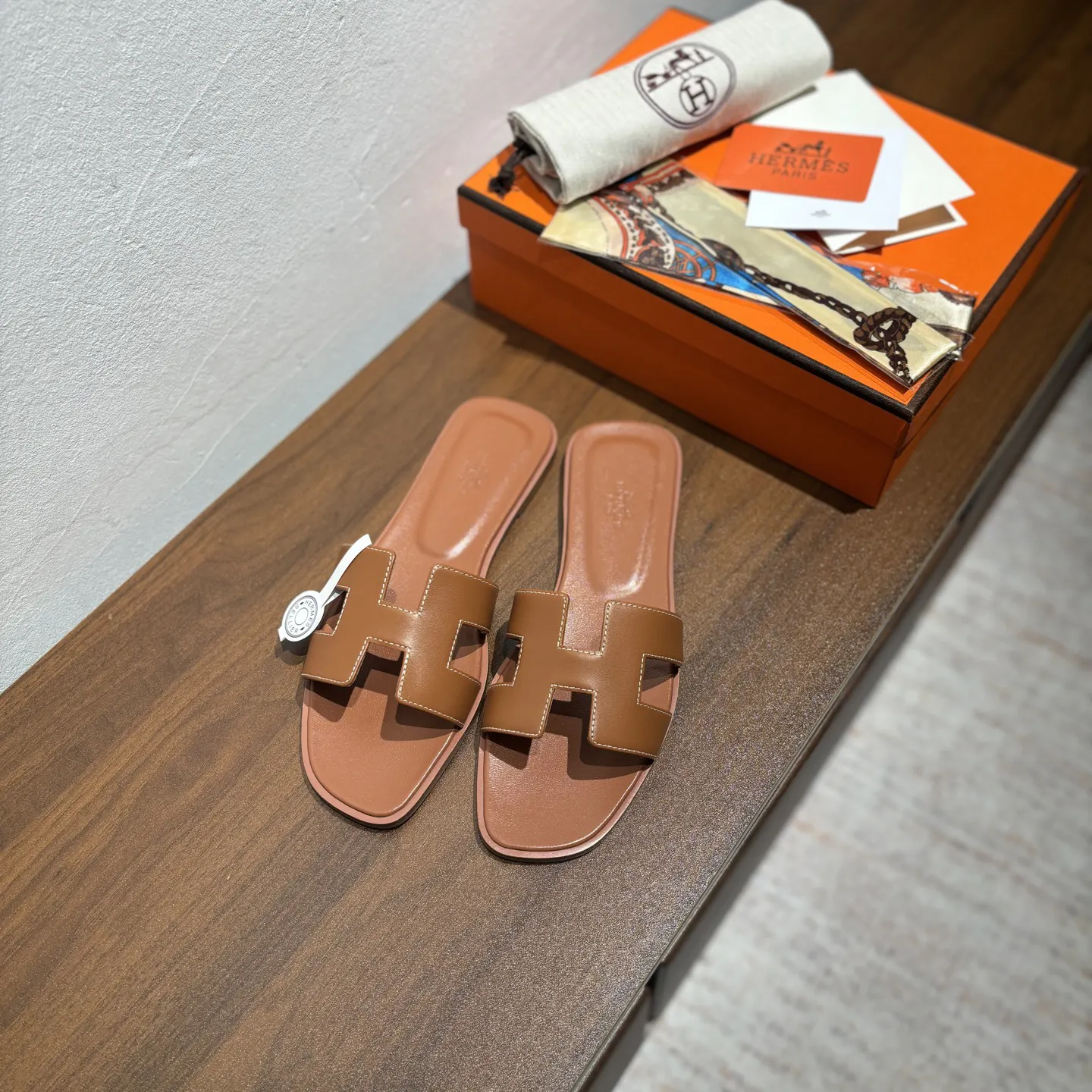 Hermès 琥珀色白线 小牛皮 拖鞋 舒适